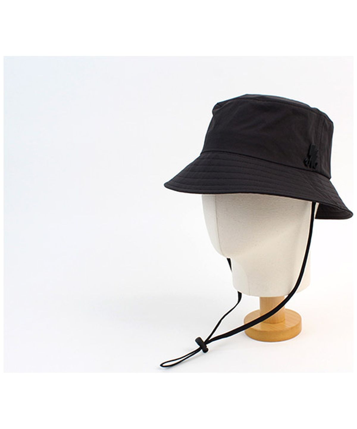 유니버셜 케미스트리(UNIVERSAL CHEMISTRY) String Black Poly Bucket Hat 폴리버킷햇