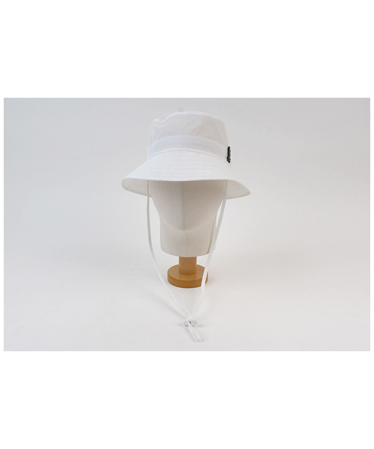 유니버셜 케미스트리(UNIVERSAL CHEMISTRY) String White Poly Bucket Hat 폴리버킷햇