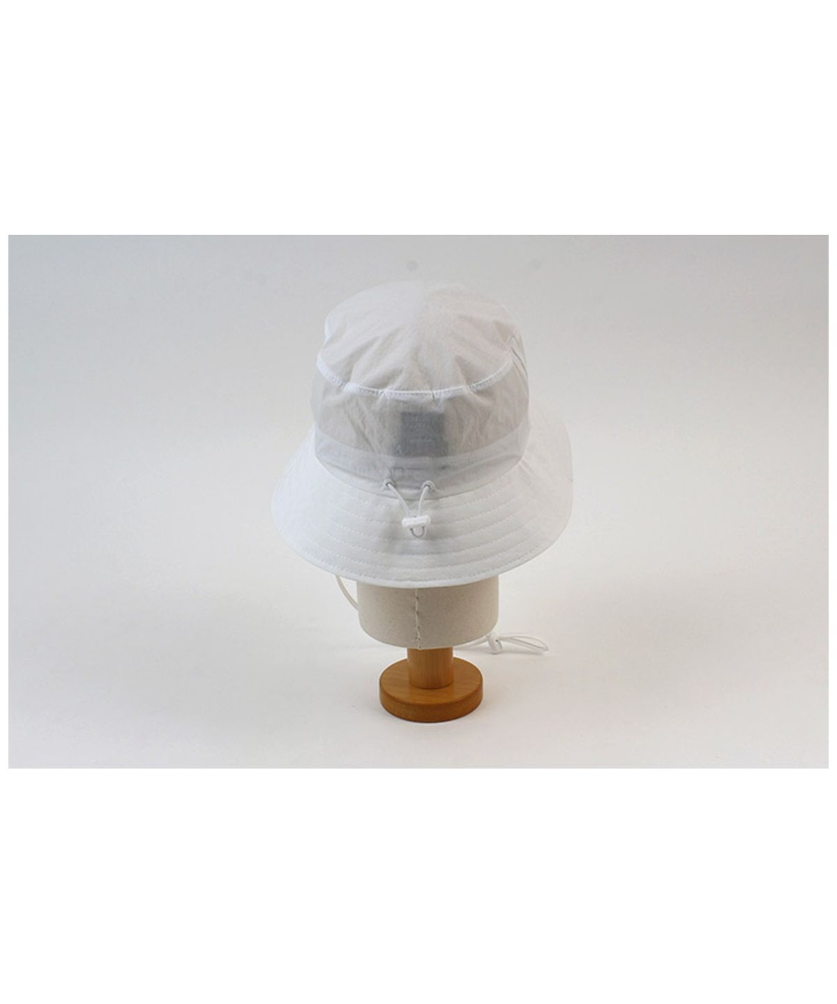 유니버셜 케미스트리(UNIVERSAL CHEMISTRY) String White Poly Bucket Hat 폴리버킷햇