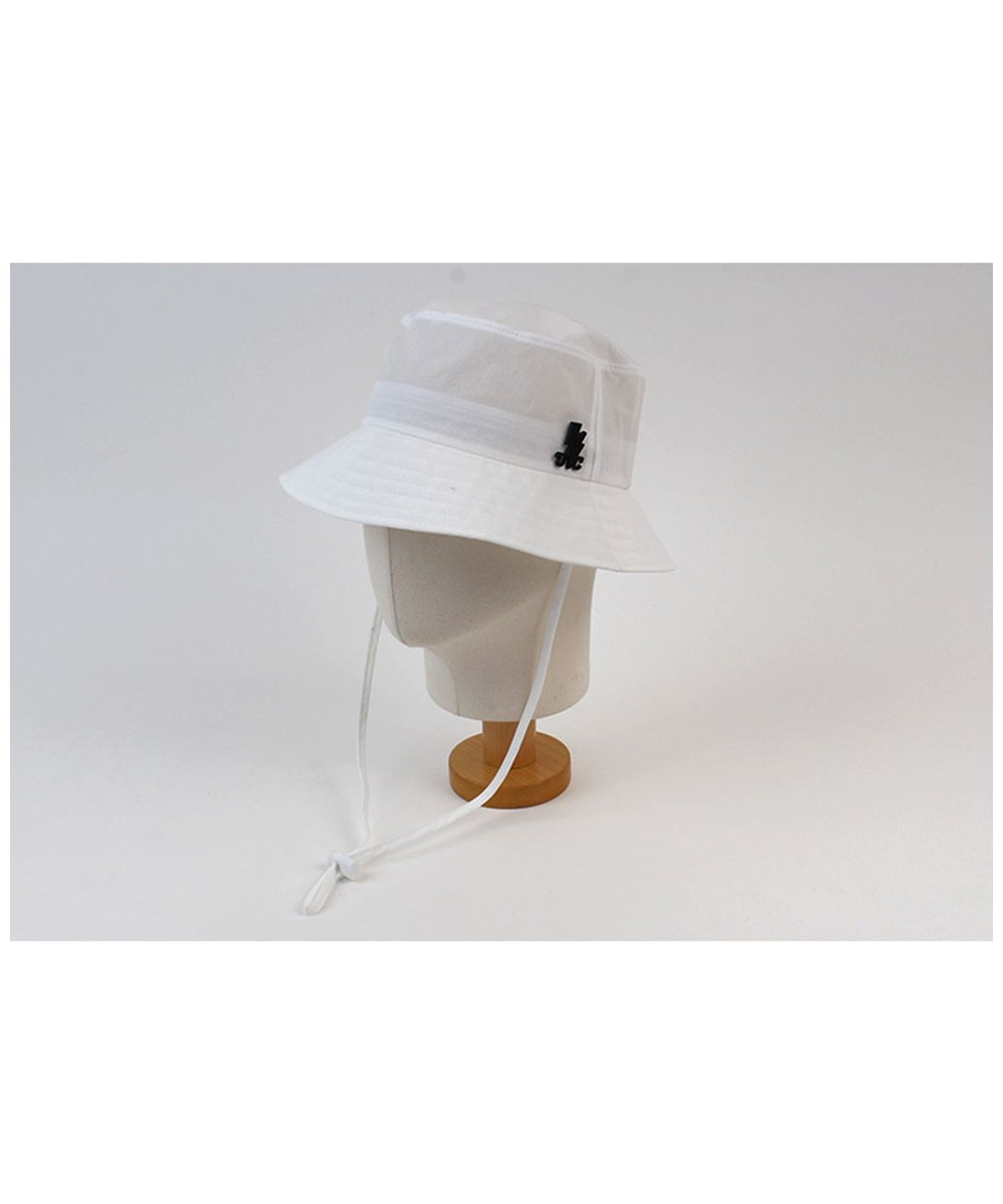 유니버셜 케미스트리(UNIVERSAL CHEMISTRY) String White Poly Bucket Hat 폴리버킷햇