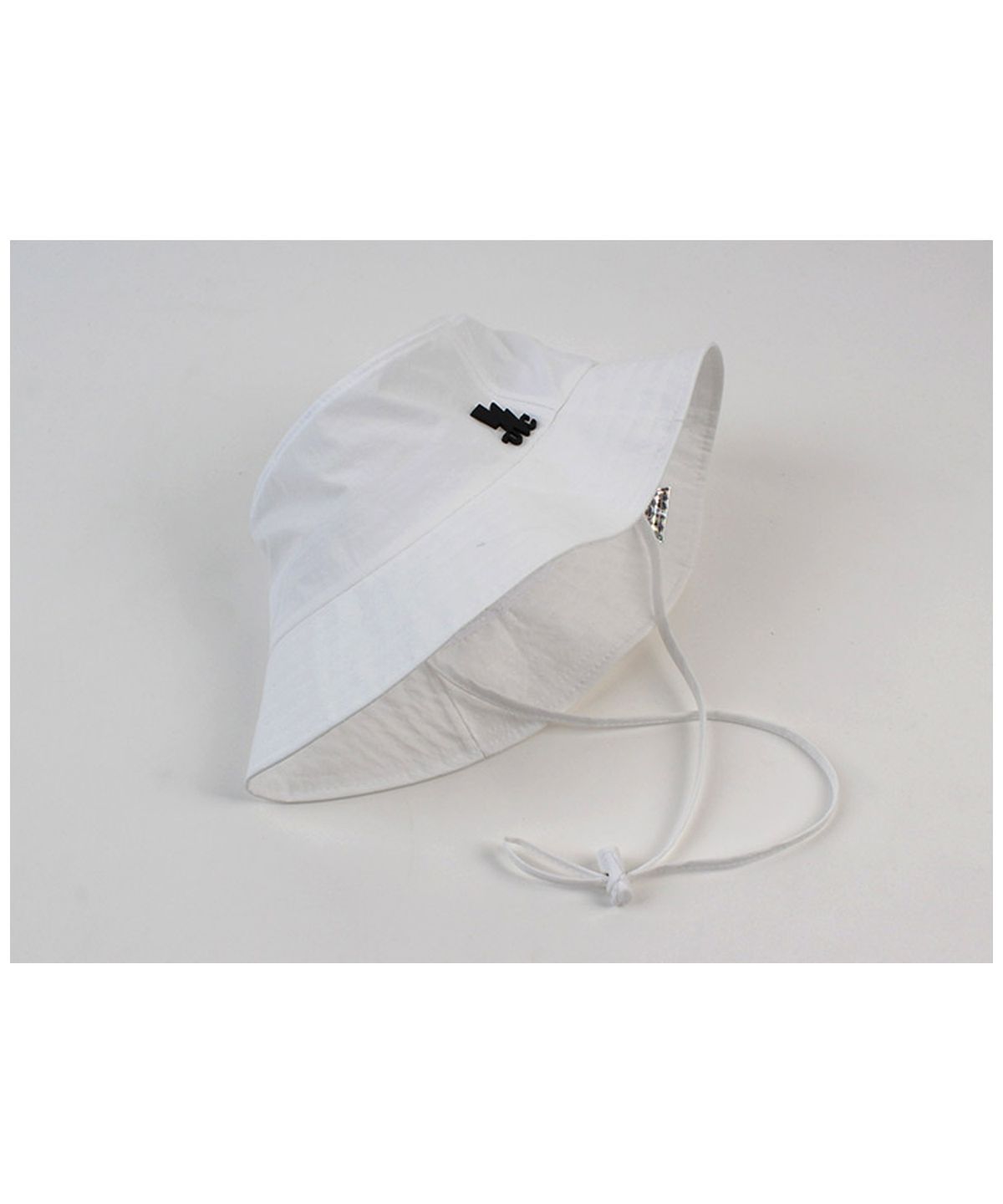 유니버셜 케미스트리(UNIVERSAL CHEMISTRY) String White Poly Bucket Hat 폴리버킷햇