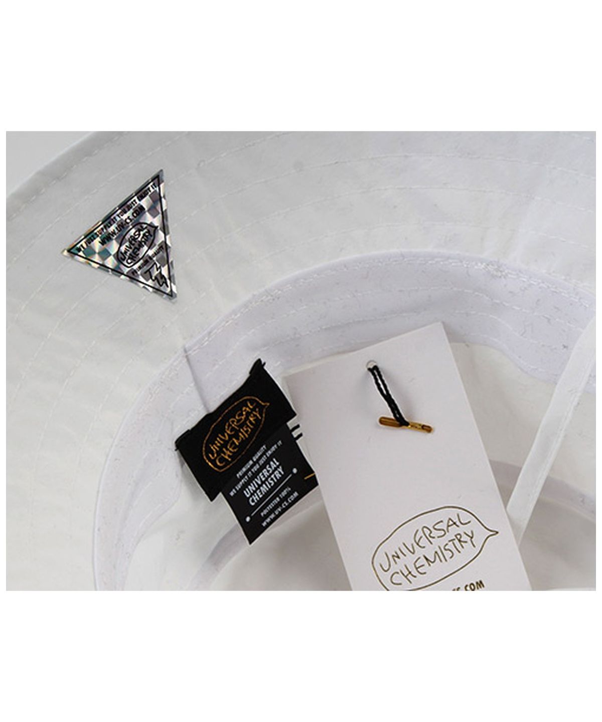 유니버셜 케미스트리(UNIVERSAL CHEMISTRY) String White Poly Bucket Hat 폴리버킷햇