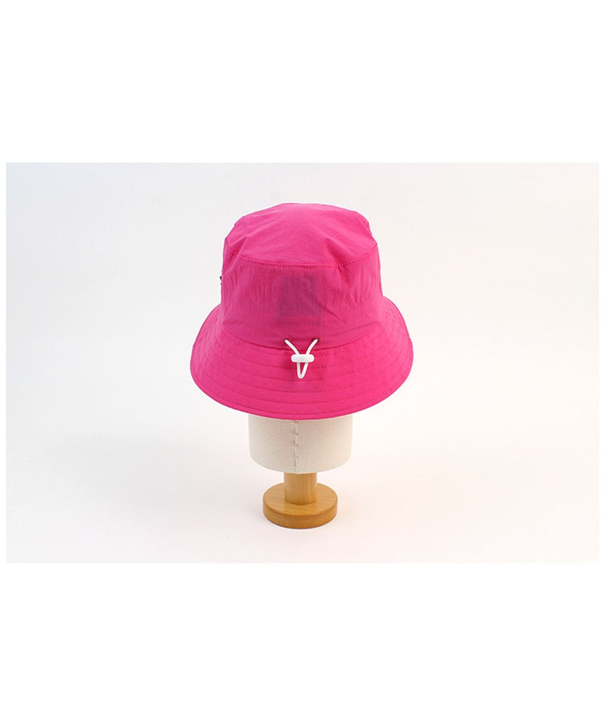 유니버셜 케미스트리(UNIVERSAL CHEMISTRY) String Pink Poly Bucket Hat 폴리버킷햇