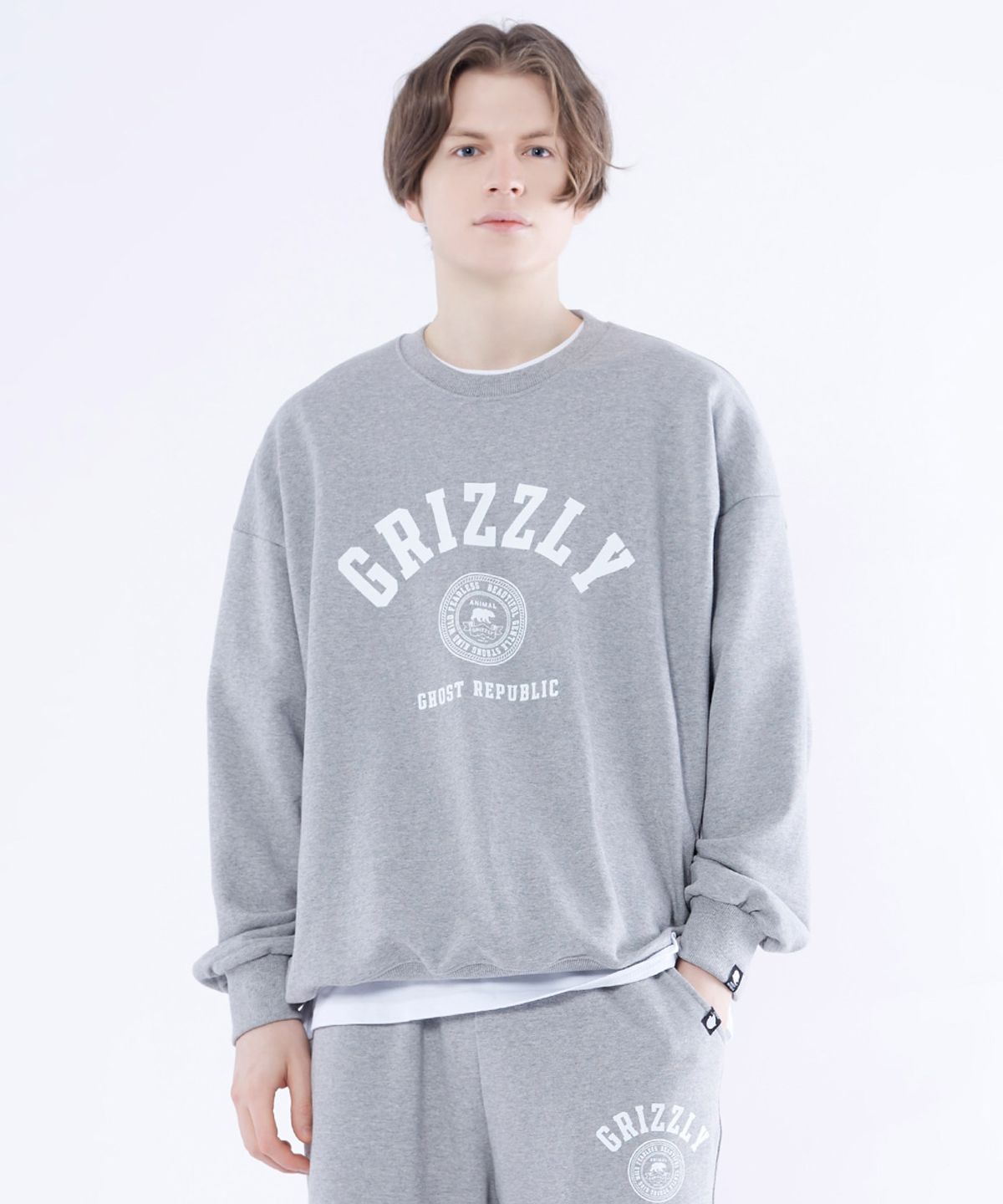 고스트리퍼블릭(GHOST REPUBLIC) GRIZZLY 클럽 오버핏 맨투맨 GMT-137