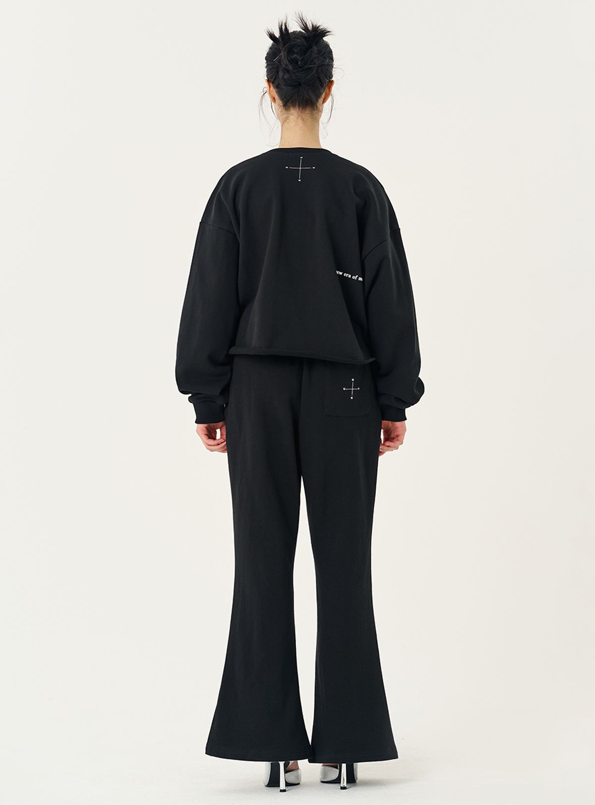인터레스트(INTEREST) INTEREST LOGO CROP MTM_BLACK
