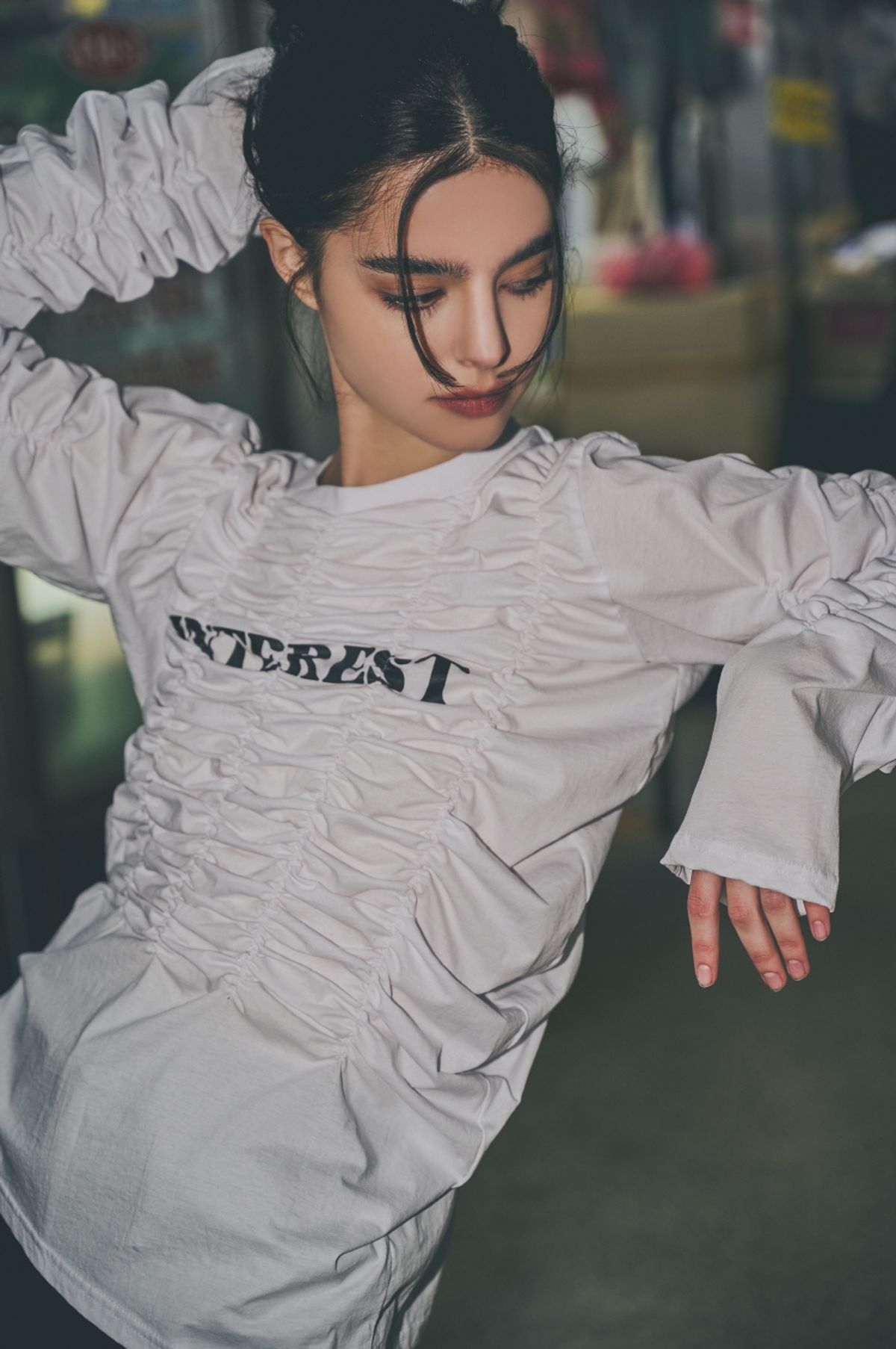 인터레스트(INTEREST) INTEREST LOGO SHRING TOP_WHITE