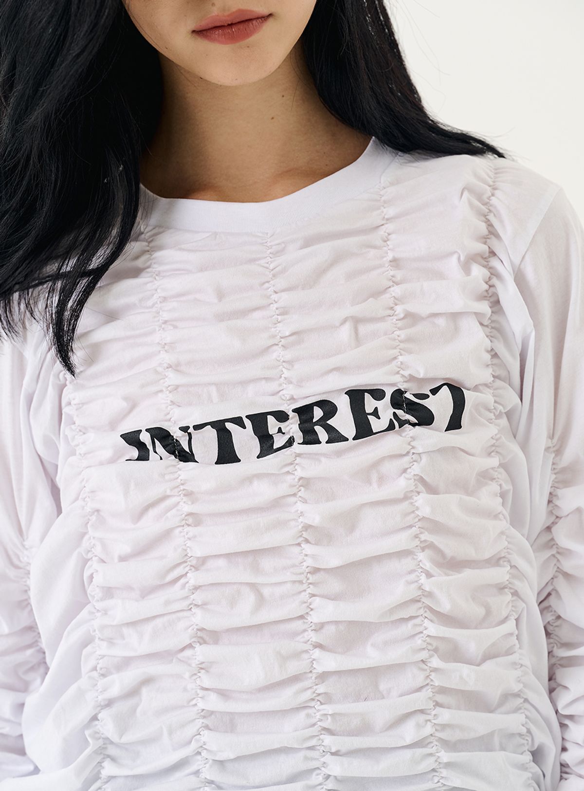인터레스트(INTEREST) INTEREST LOGO SHRING TOP_WHITE