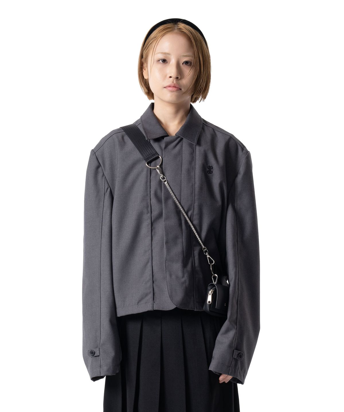 이우가마카라스(IUGAMAKARAS) Hem Button Crop Jacket (Gray)
