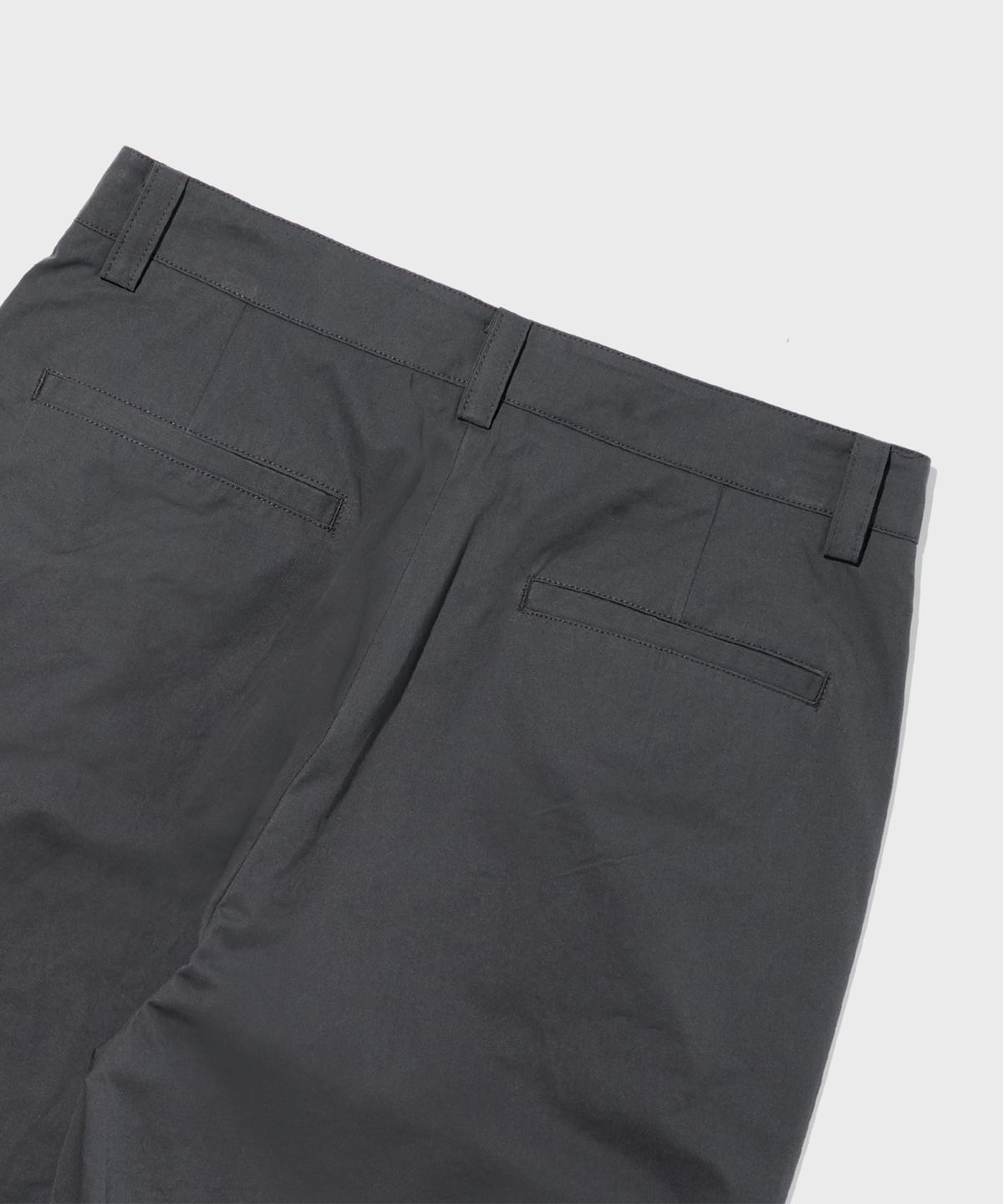 더블유엠씨(WMC) 딥 플리츠 치노팬츠_CHARCOAL GREY
