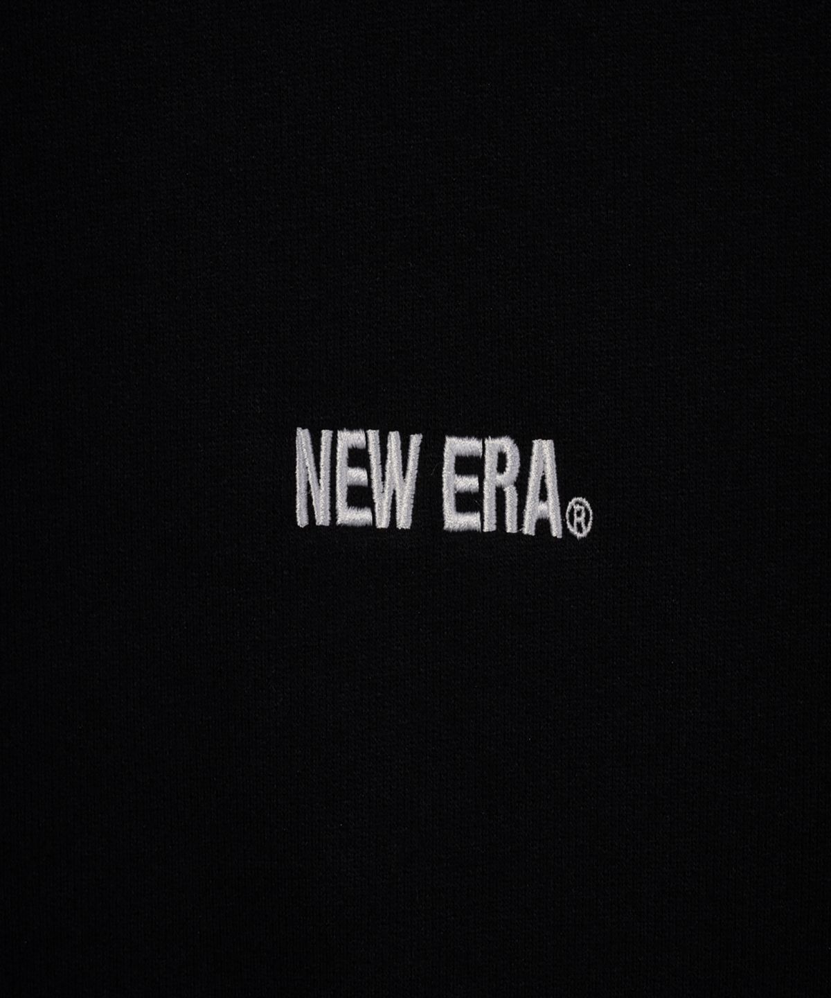 뉴에라(NEW ERA) 에센셜 맨투맨 블랙