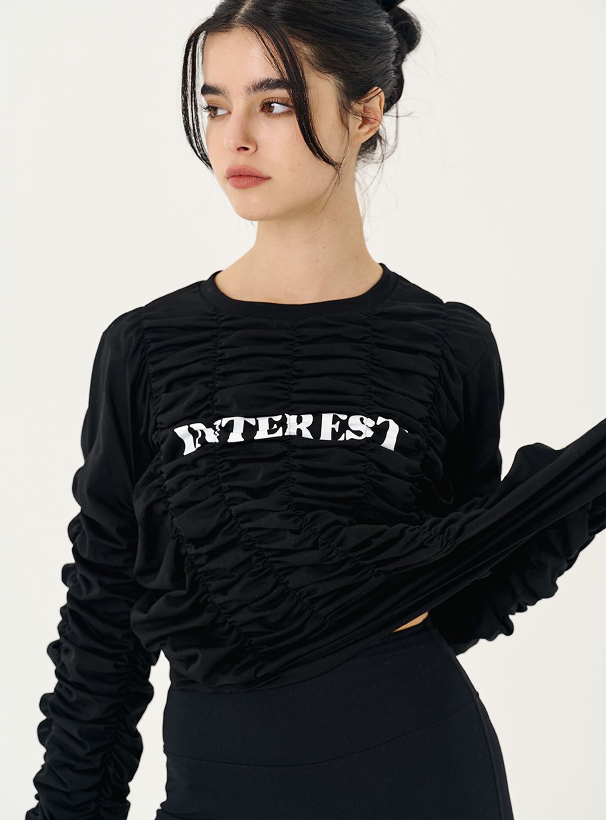 인터레스트(INTEREST) INTEREST LOGO  SHRING TOP_BLACK