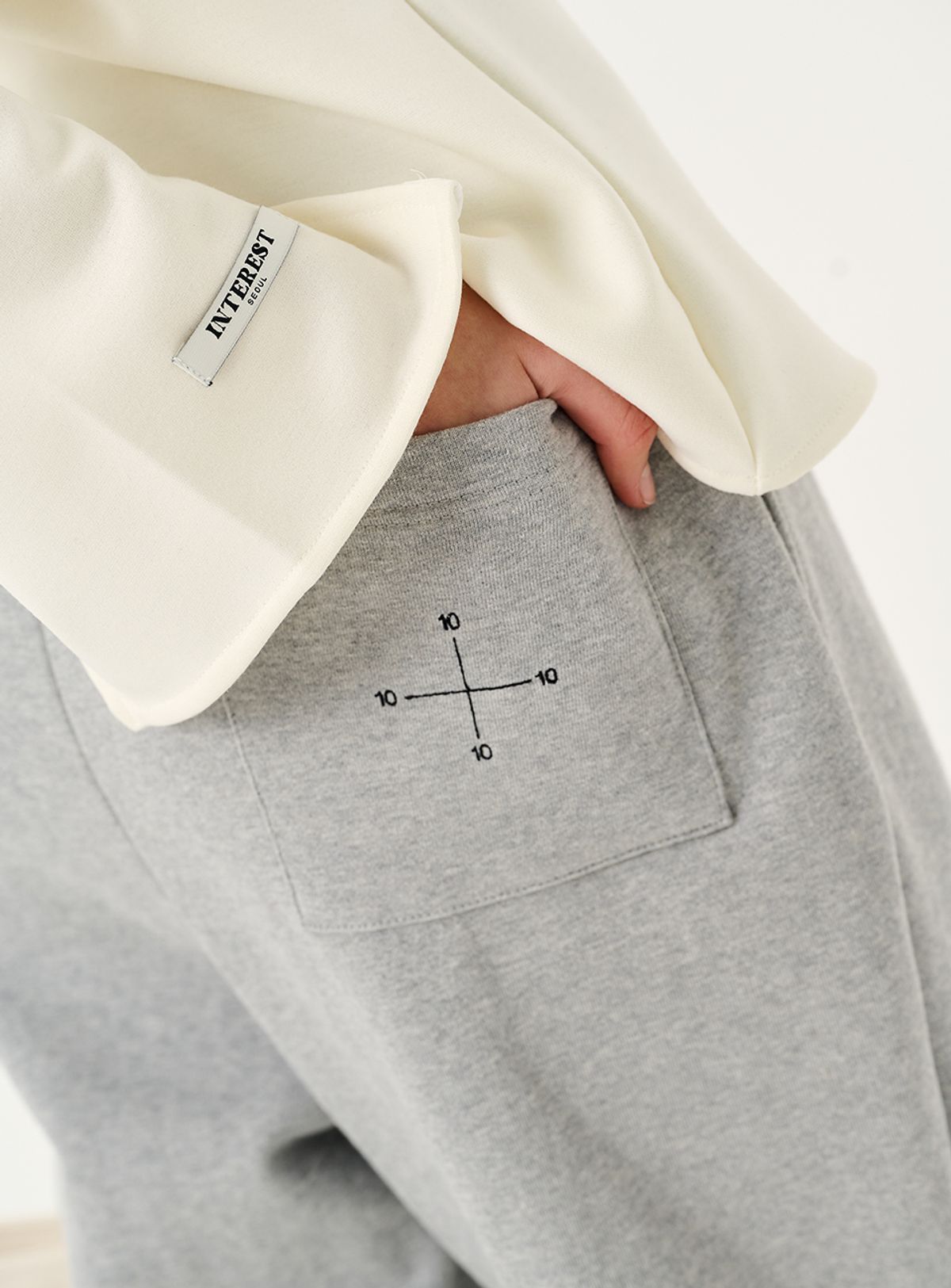 인터레스트(INTEREST) BOOTCUT PINTUCK PANTS_GRAY