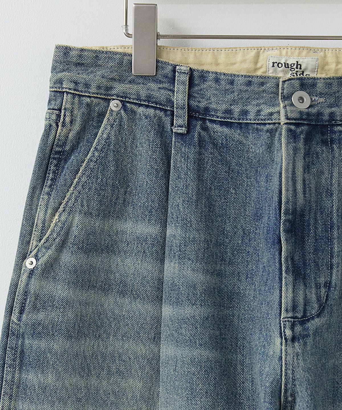 러프사이드(ROUGHSIDE) Drape Denim Pants Light Blue