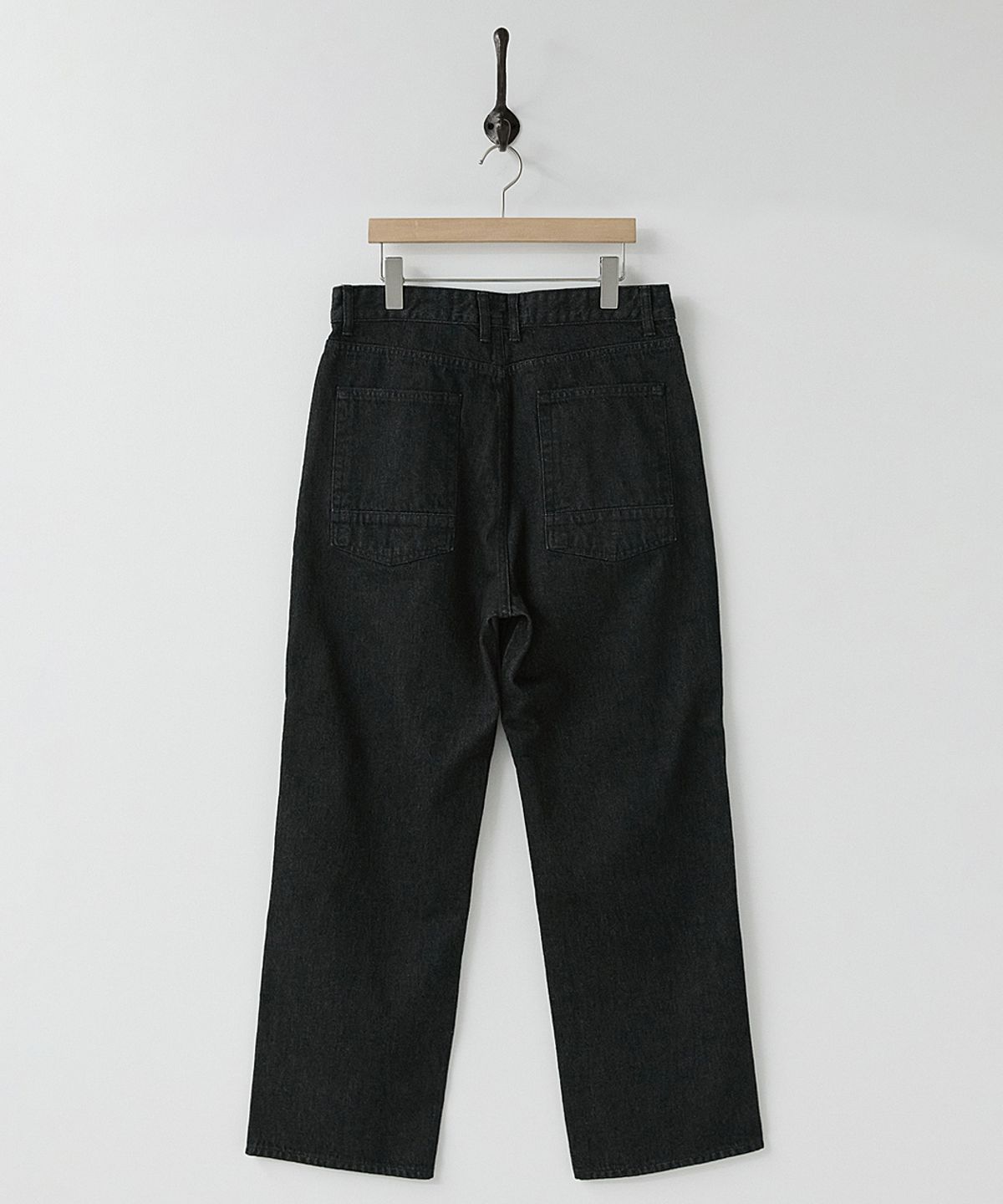 러프사이드(ROUGHSIDE) Drape Denim Pants Black