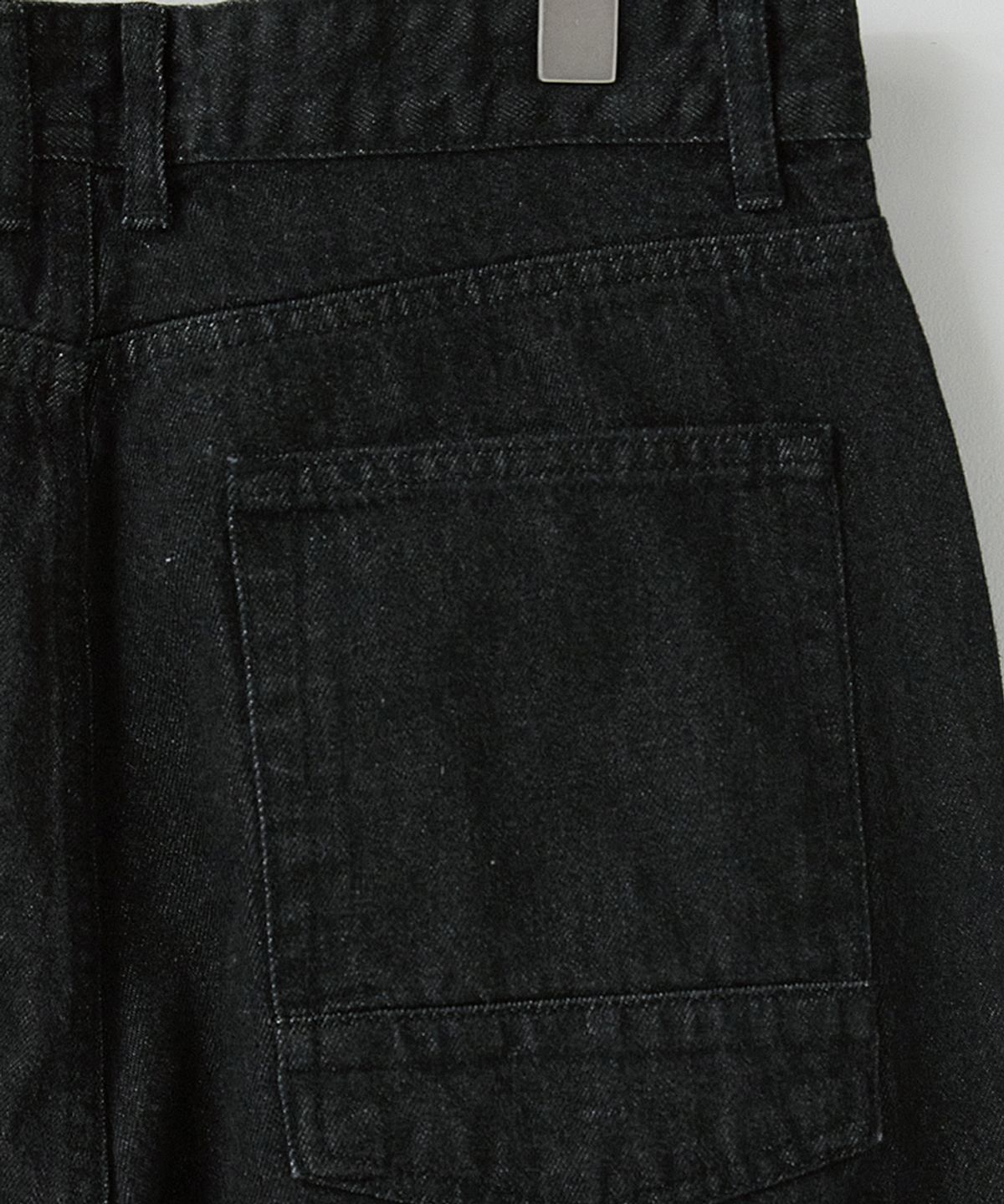 러프사이드(ROUGHSIDE) Drape Denim Pants Black