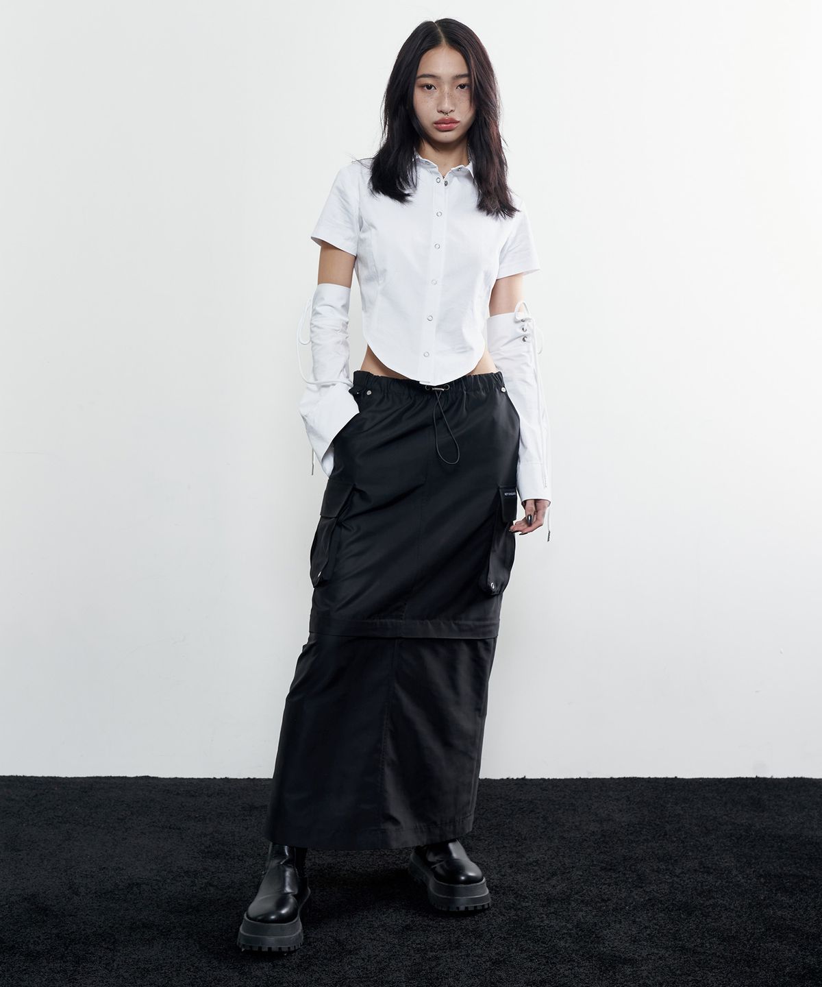 낫노잉(NOTKNOWING) 2-Way Satin Maxi Cargo Skirt (BLACK)