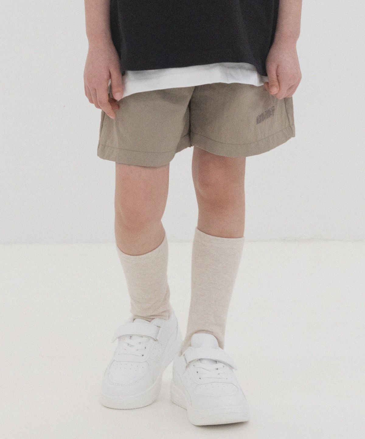 피아네르 키즈(PIANER KIDS) 로고 자수 나일론 밴딩 쇼츠 (모카)