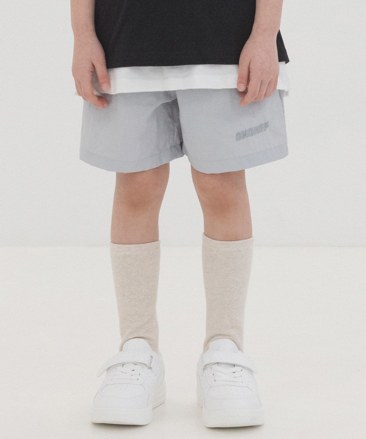 피아네르 키즈(PIANER KIDS) 로고 자수 나일론 밴딩 쇼츠 (연그레이)