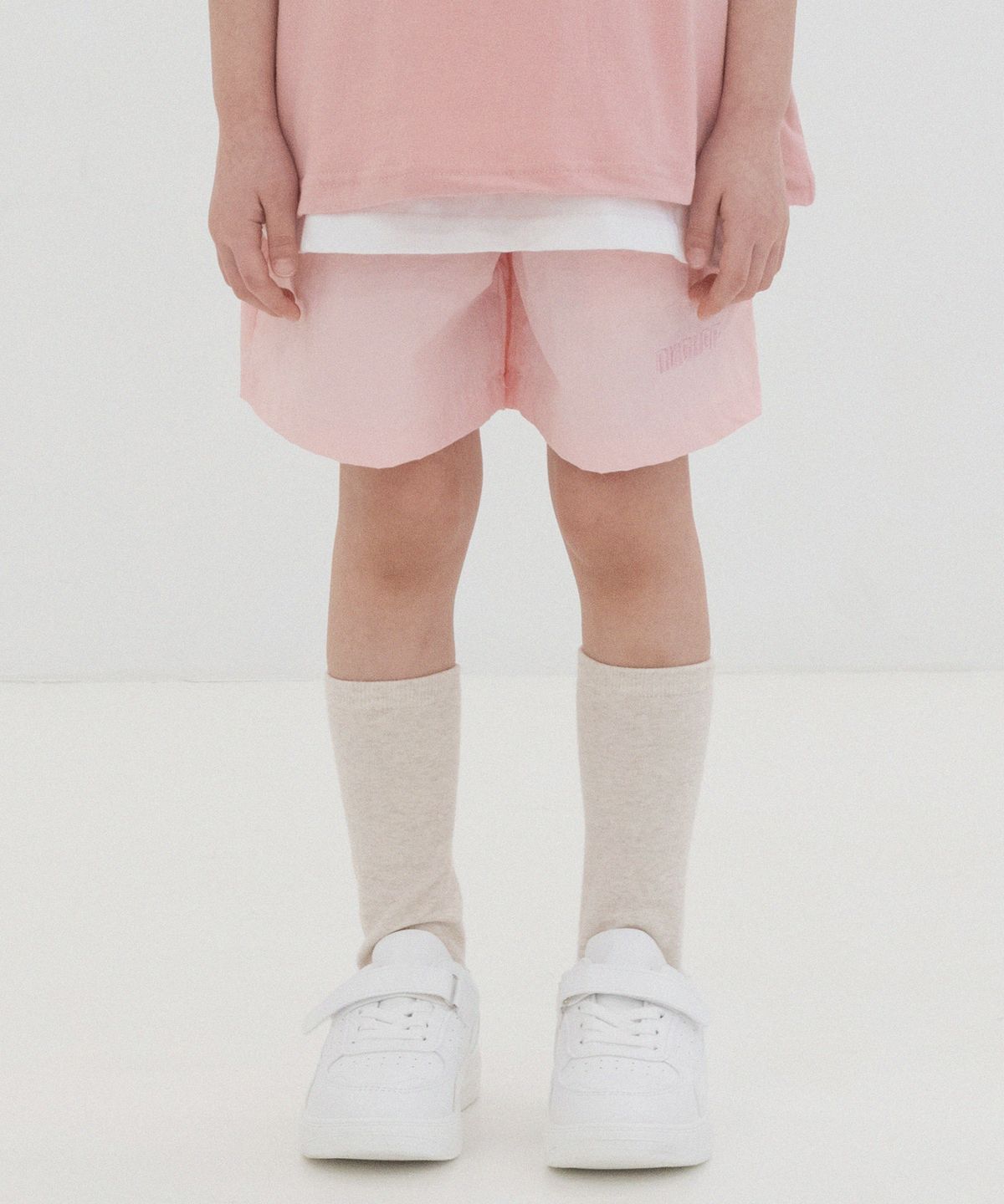 피아네르 키즈(PIANER KIDS) 로고 자수 나일론 밴딩 쇼츠 (피치)