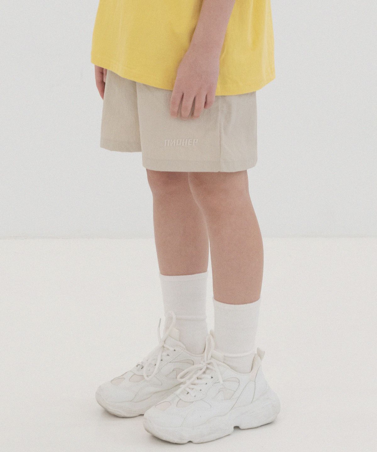 피아네르 키즈(PIANER KIDS) 로고 자수 나일론 밴딩 쇼츠 (연베이지)