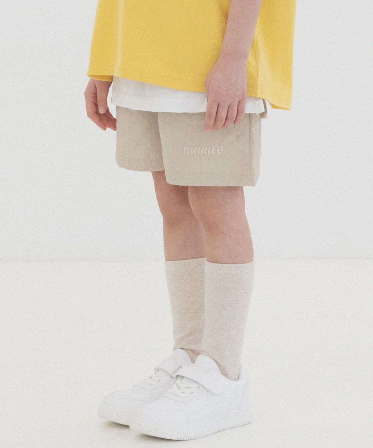 피아네르 키즈(PIANER KIDS) 로고 자수 나일론 밴딩 쇼츠 (연베이지)