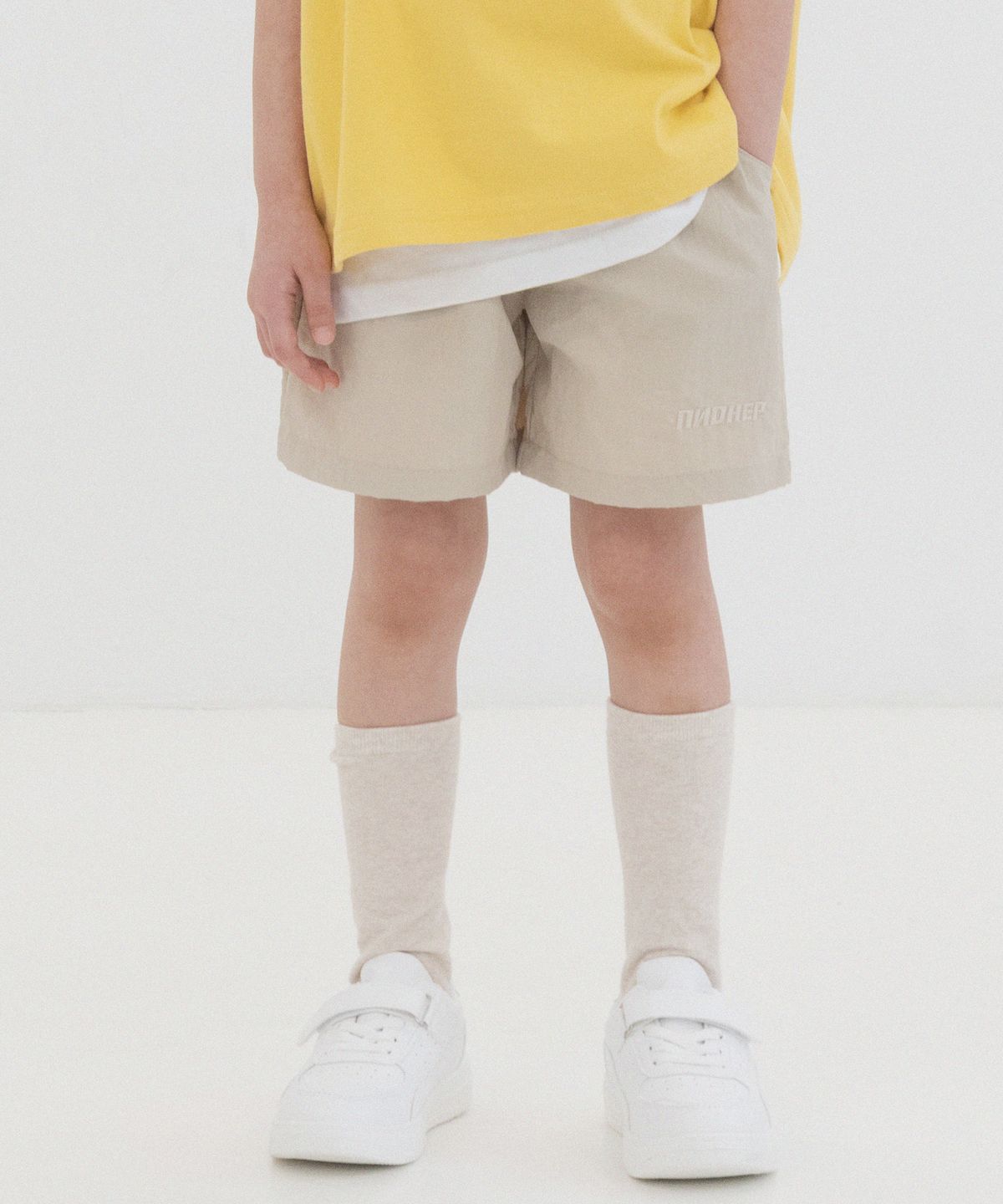 피아네르 키즈(PIANER KIDS) 로고 자수 나일론 밴딩 쇼츠 (연베이지)
