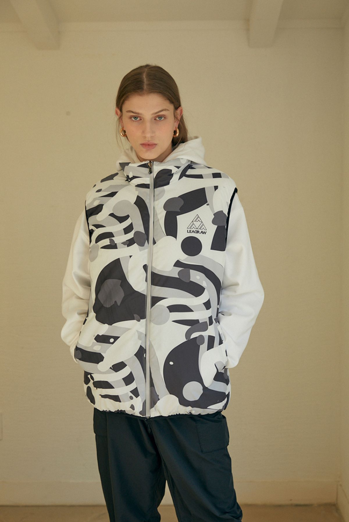 리드로(LEADRAW) Reversible Puffer Vest _ White