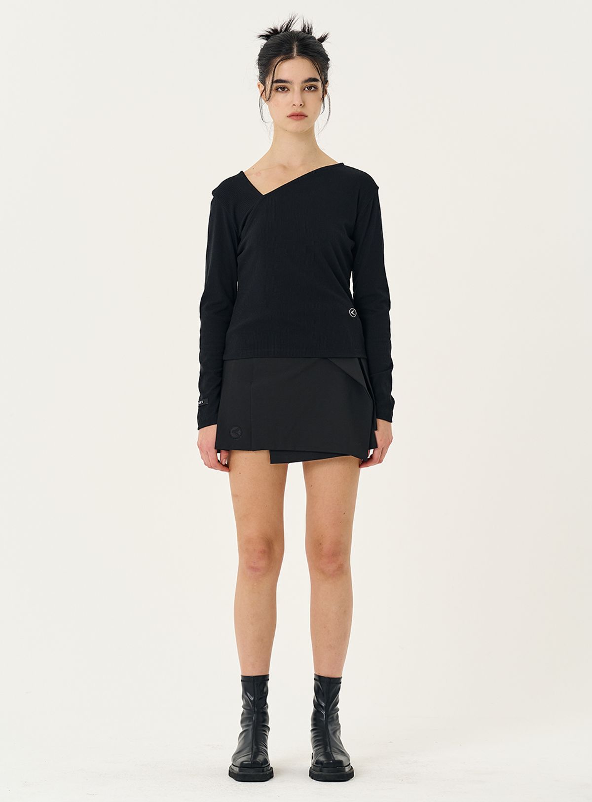 인터레스트(INTEREST) DIAGONAL LINE TOP_BLACK