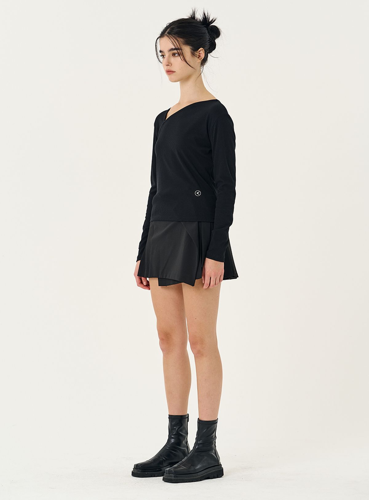 인터레스트(INTEREST) DIAGONAL LINE TOP_BLACK