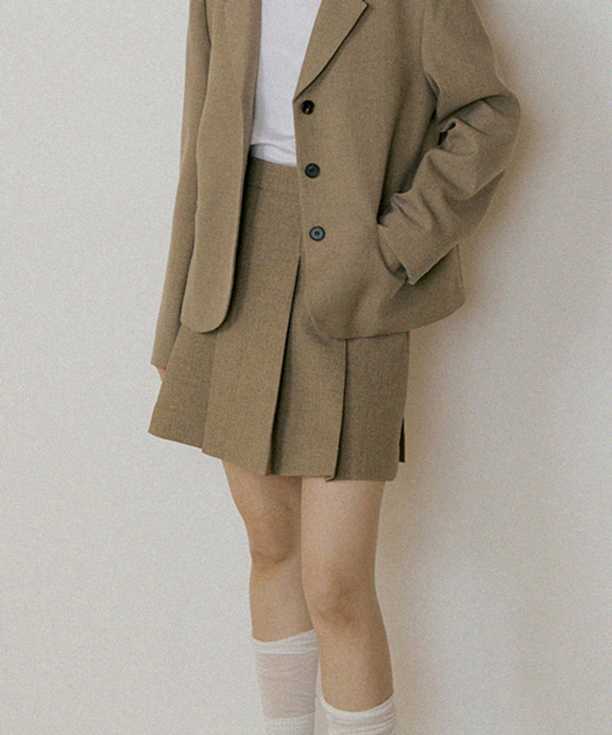 링서울(LINGSEOUL) pleated short skirt-beige