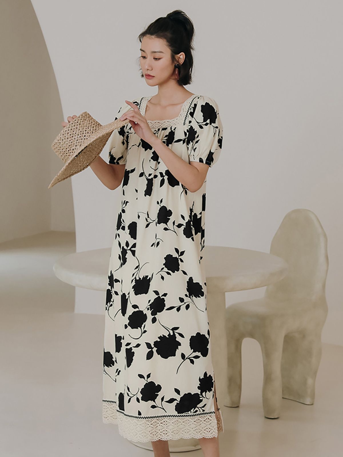 랭썬(LANGSON) LS_Black flower bubble sleeve dress