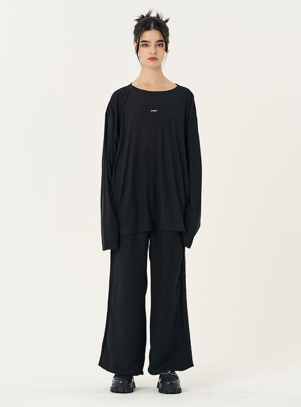 인터레스트(INTEREST) INTEREST NAME PATCH TOP_BLACK