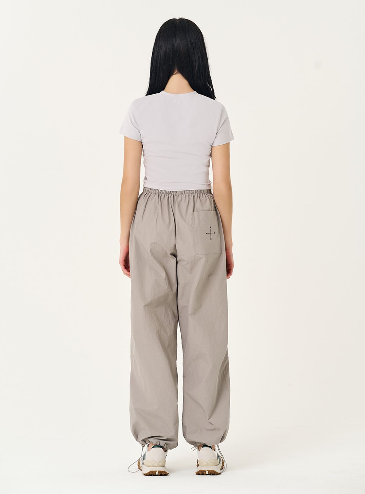 인터레스트(INTEREST) LOGO CROP TOP_GRAY