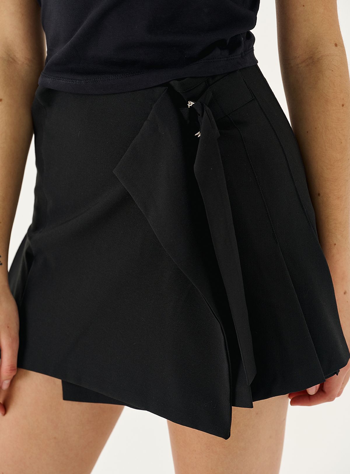 인터레스트(INTEREST) PLEATS WRAP MINI SKIRT_BLACK