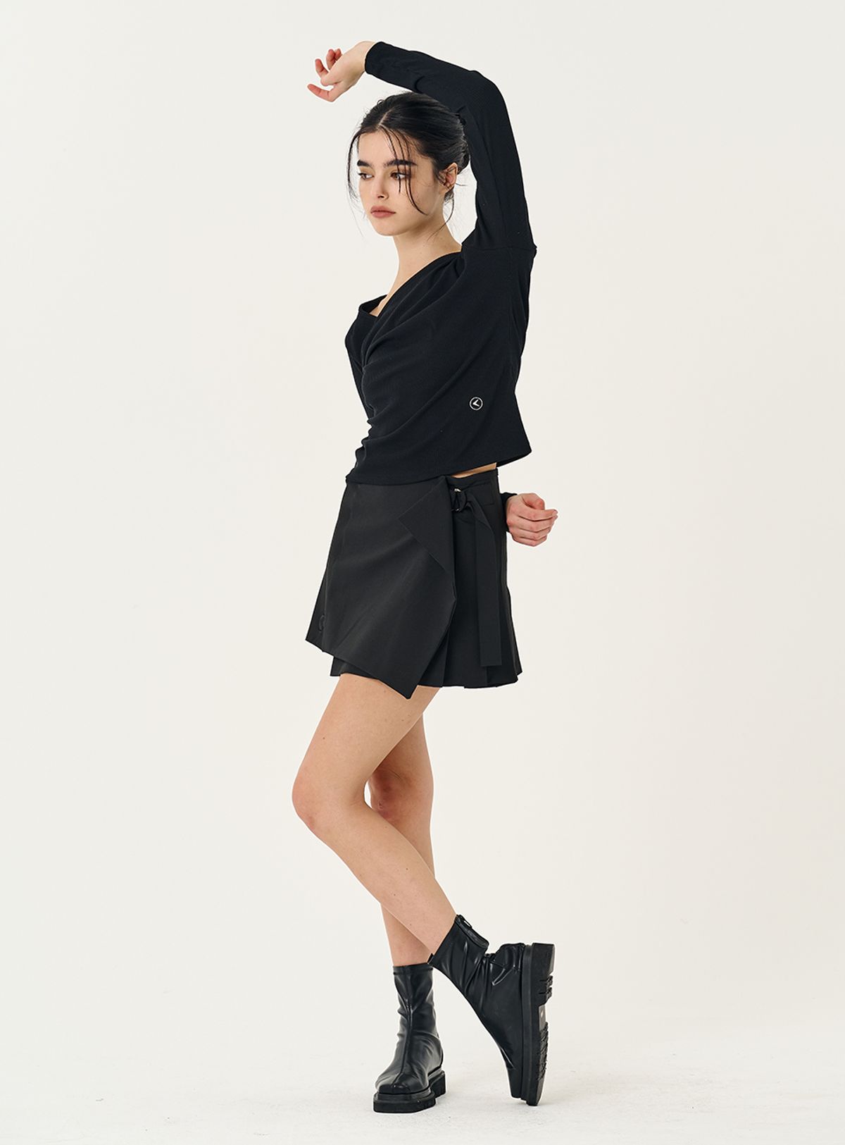 인터레스트(INTEREST) PLEATS WRAP MINI SKIRT_BLACK