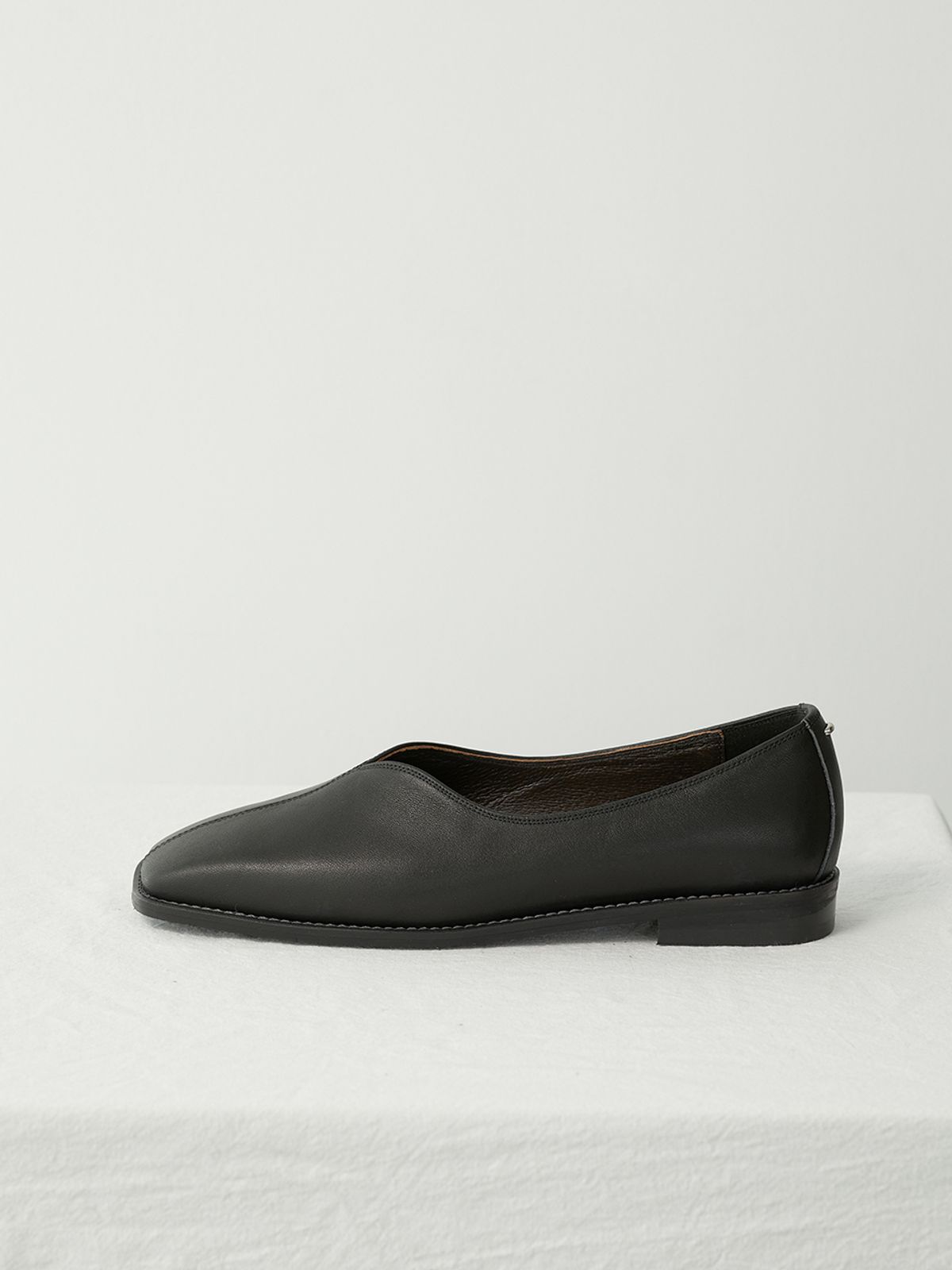 바이언스(BYEUUNS) BLP21305 TOTEME LOAFER / 2 COLORS