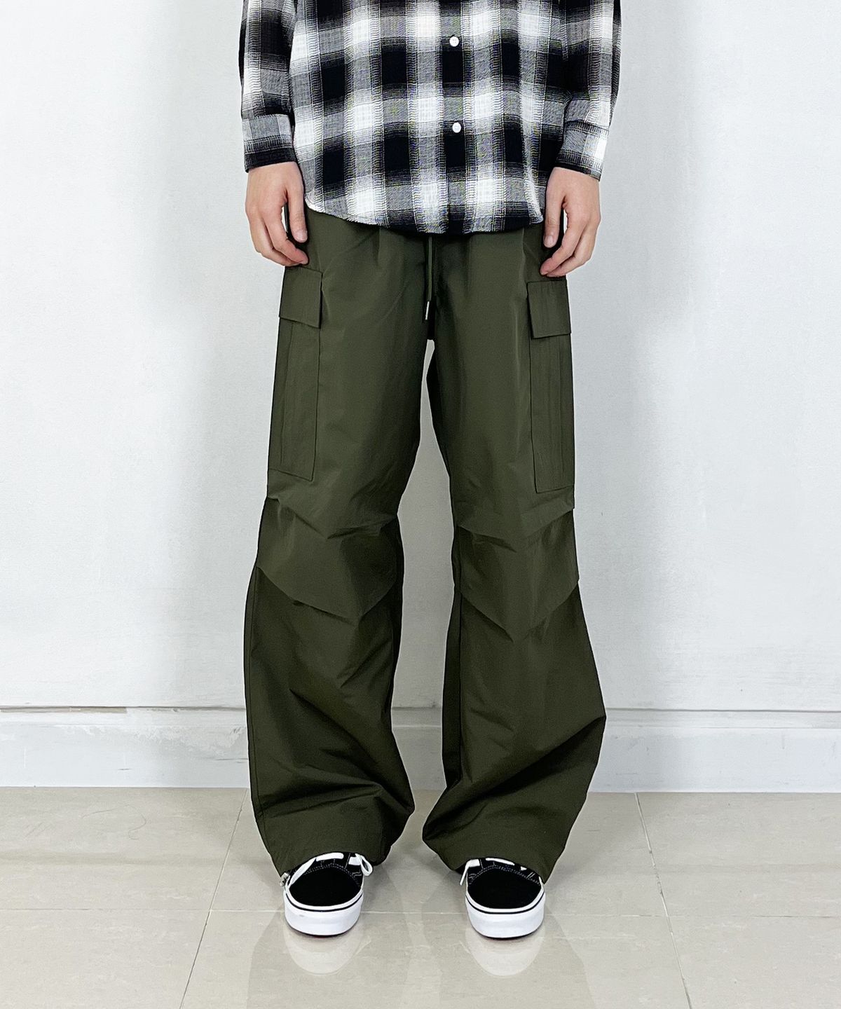 스케이터락(SK8ER ROCK) Knee tuck cargo nylon wide pants dark khaki