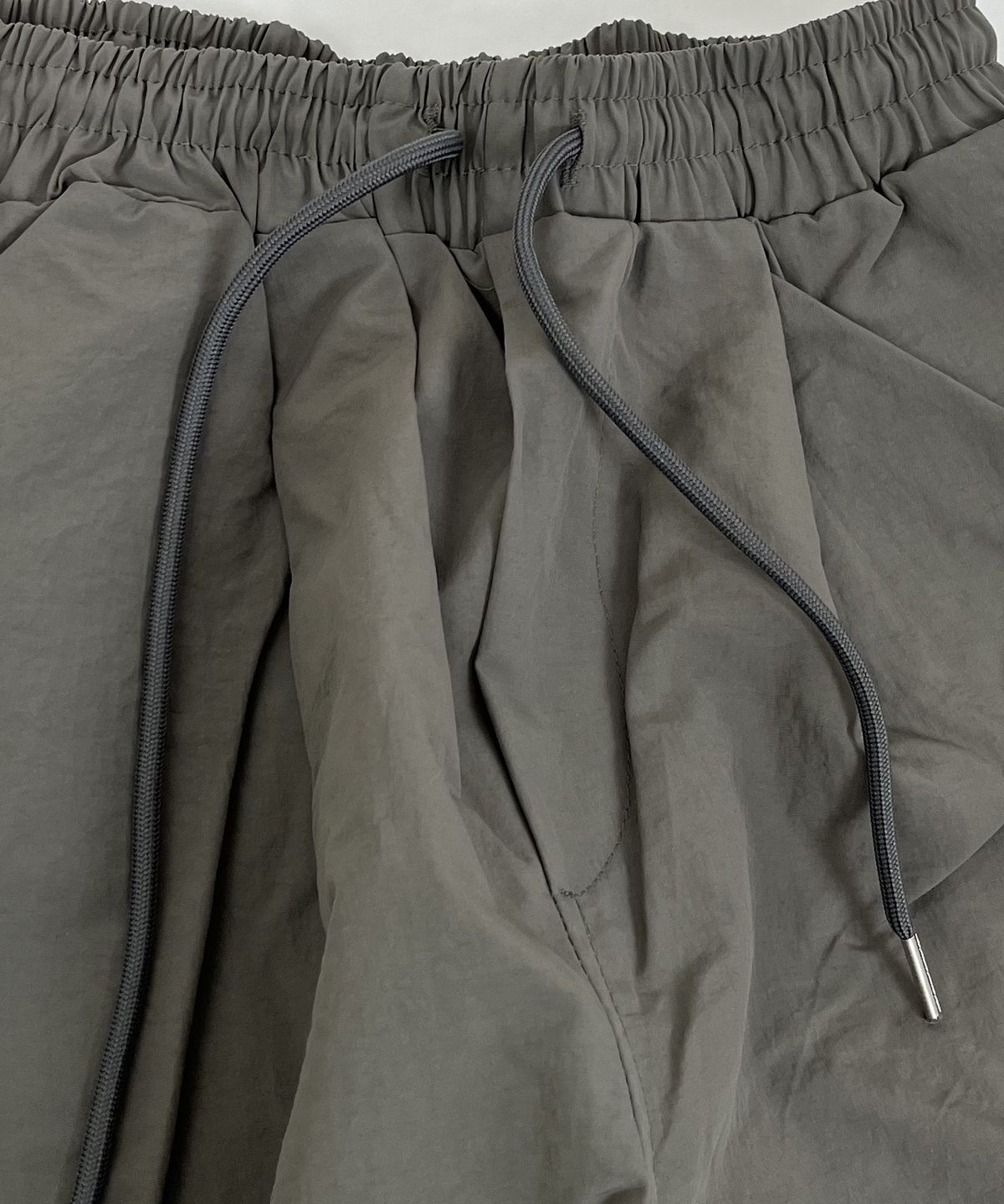 스케이터락(SK8ER ROCK) Knee tuck cargo nylon wide pants dimgray