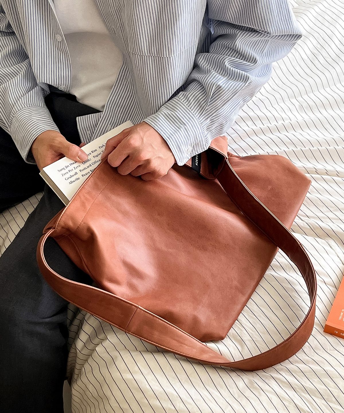 에이제로(AZERO) Soft Hobo Bag (Vintage Brown)