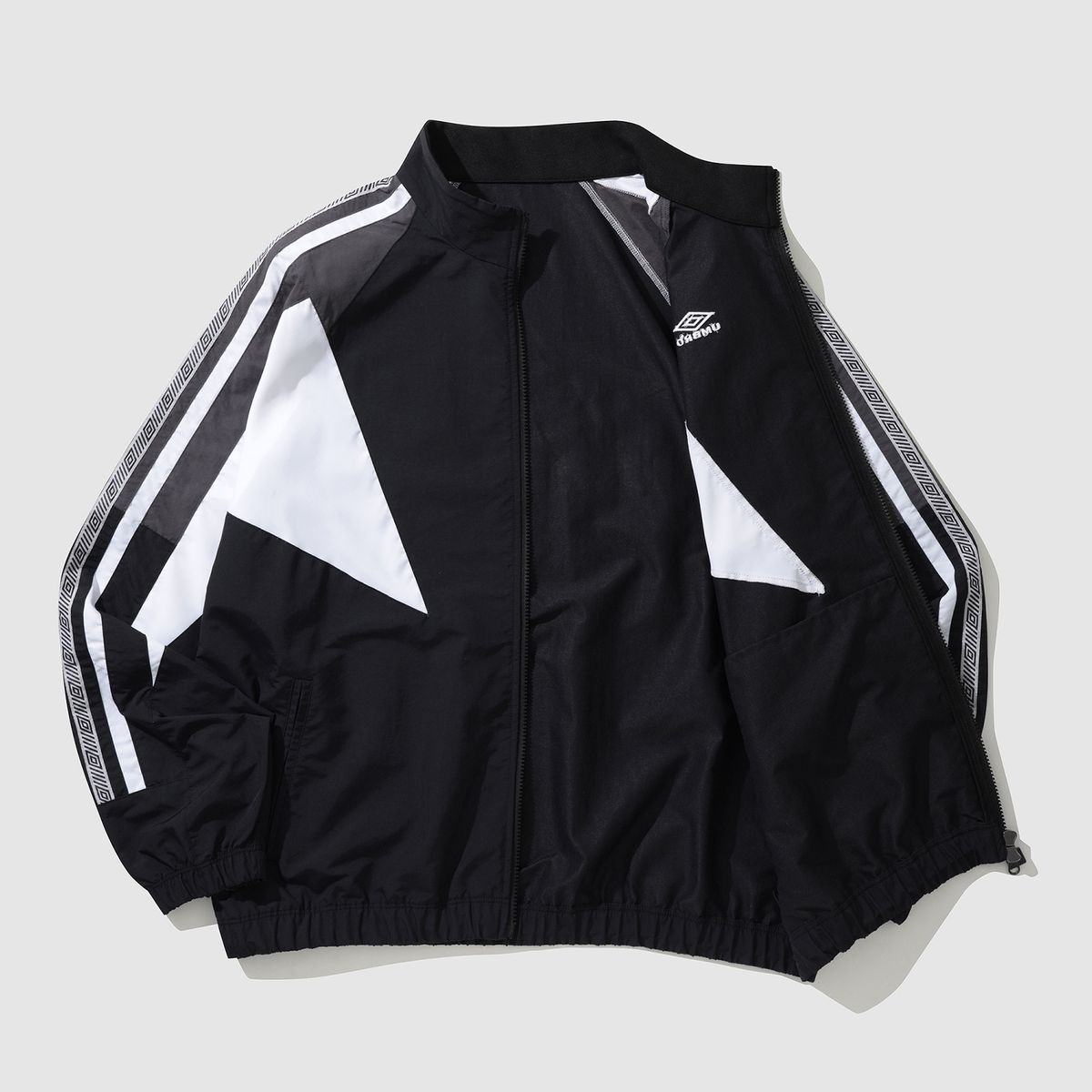 엄브로(UMBRO) UK 헤리티지 ver.2 스텐넥 자켓 블랙(UO321CJK92)