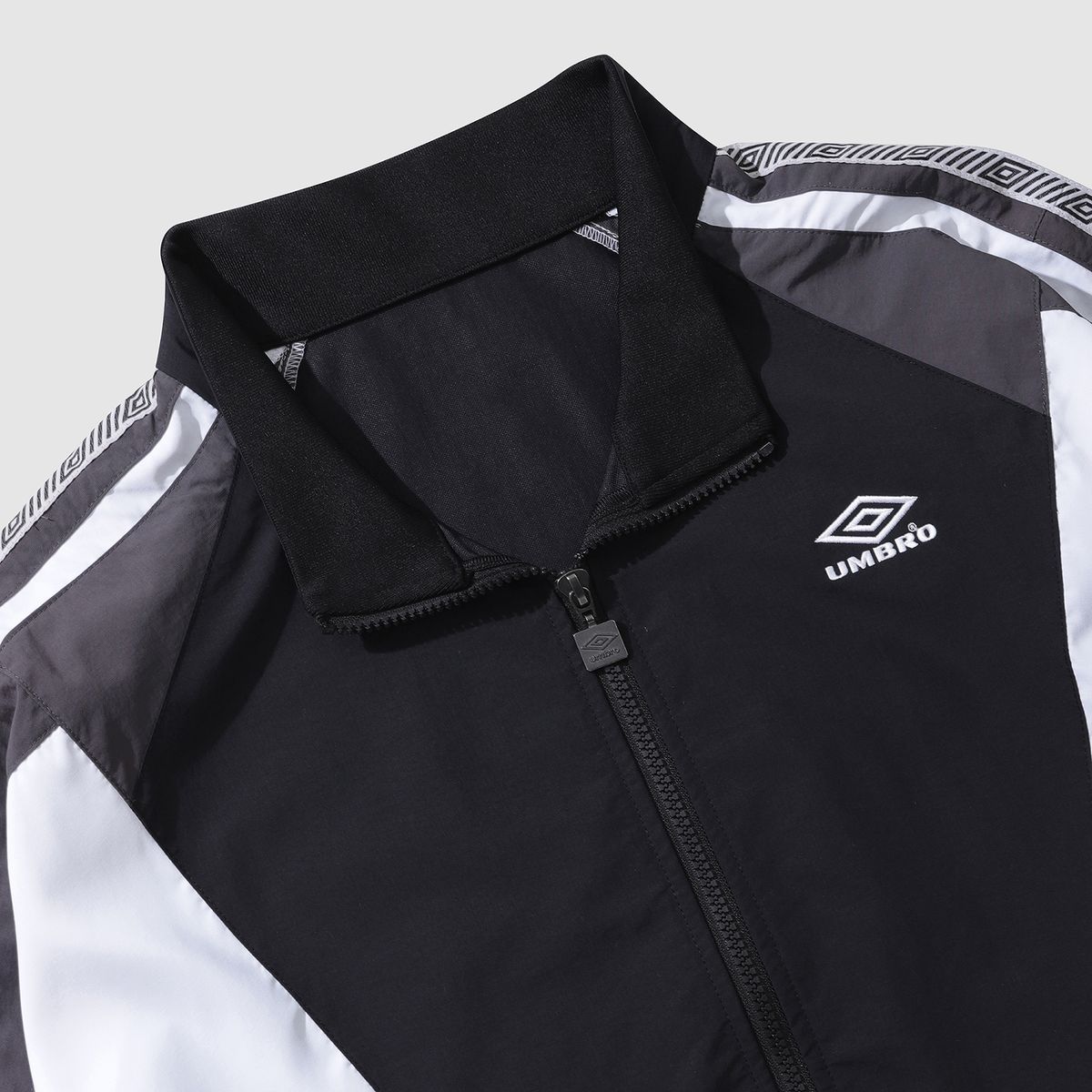 엄브로(UMBRO) UK 헤리티지 ver.2 스텐넥 자켓 블랙(UO321CJK92)