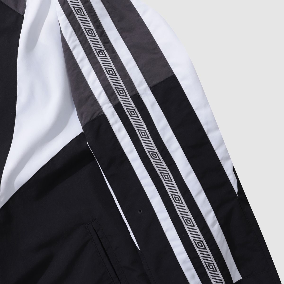 엄브로(UMBRO) UK 헤리티지 ver.2 스텐넥 자켓 블랙(UO321CJK92)