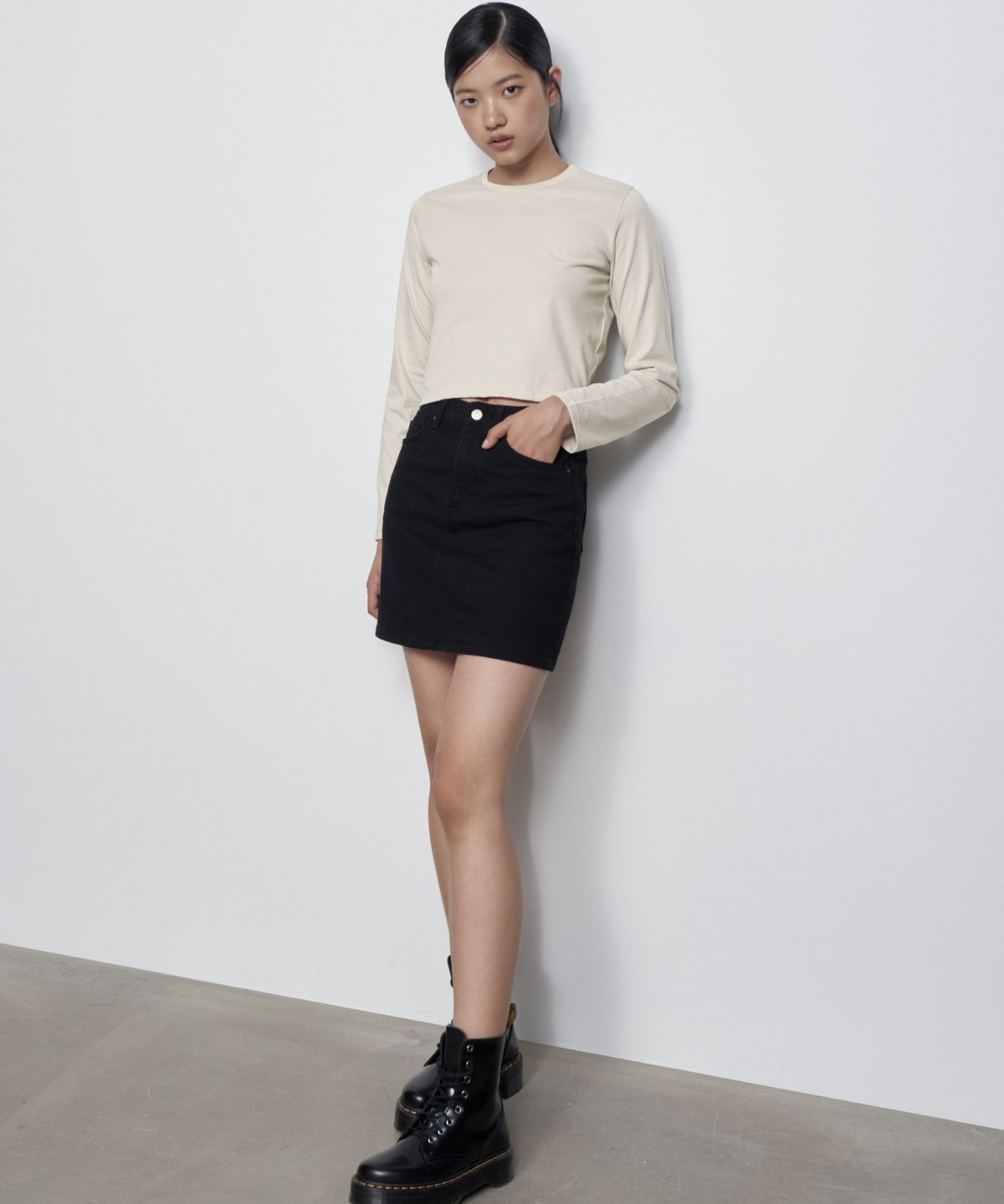 무신사 스탠다드 우먼(MUSINSA STANDARD WOMAN) [쿨탠다드] 우먼즈 크루 넥 크롭 긴소매 티셔츠 [에크루]