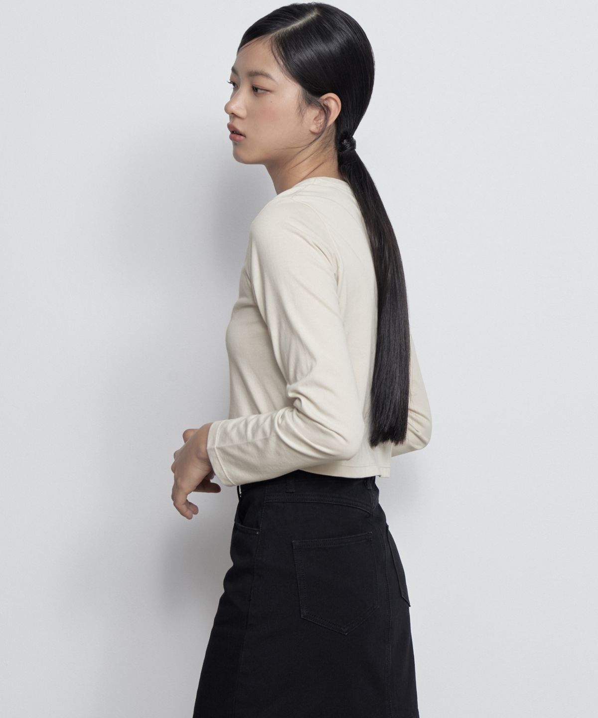 무신사 스탠다드 우먼(MUSINSA STANDARD WOMAN) [쿨탠다드] 우먼즈 크루 넥 크롭 긴소매 티셔츠 [에크루]