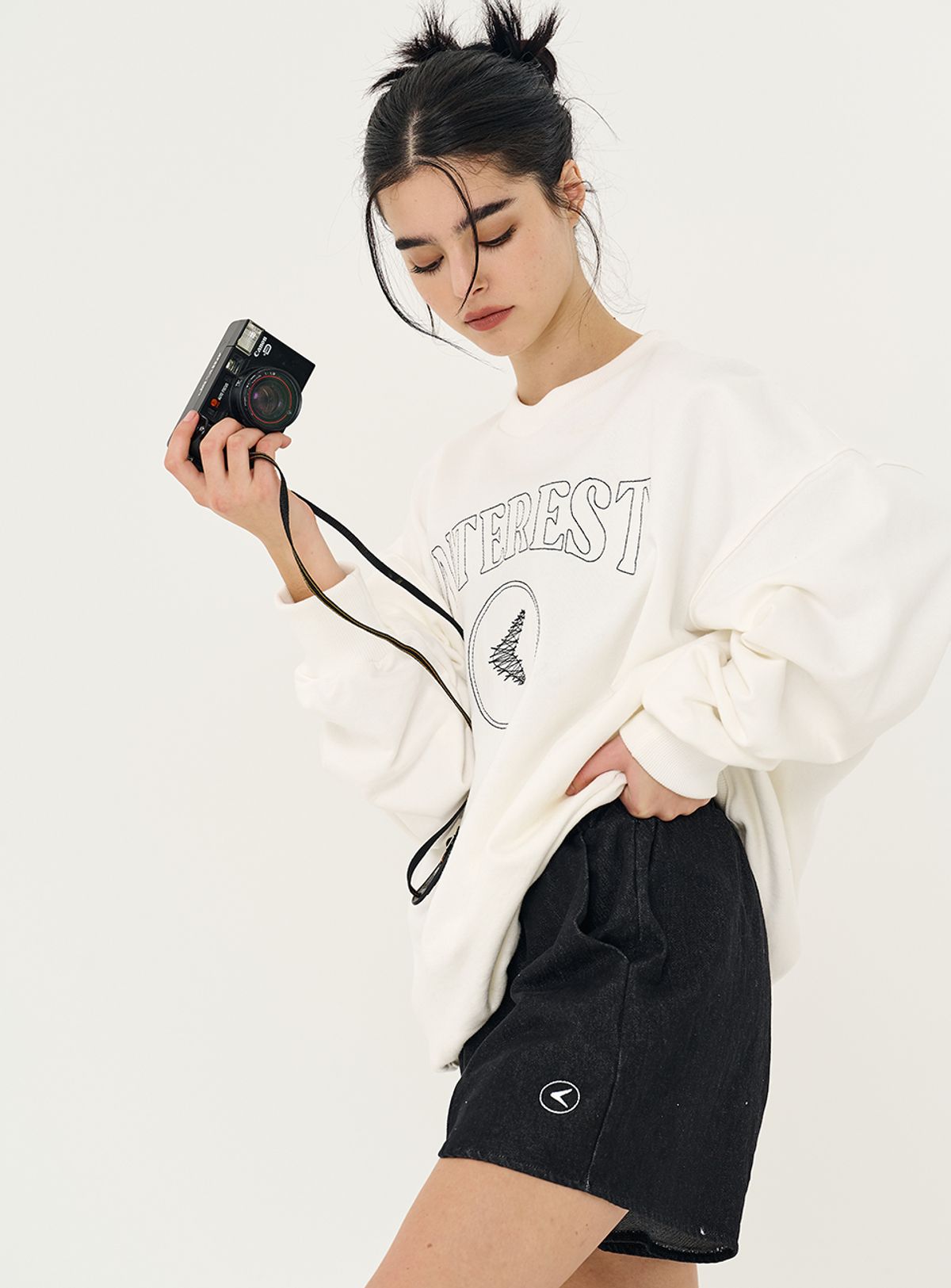 인터레스트(INTEREST) TULIP LINE DENIM SHORTS_BLACK
