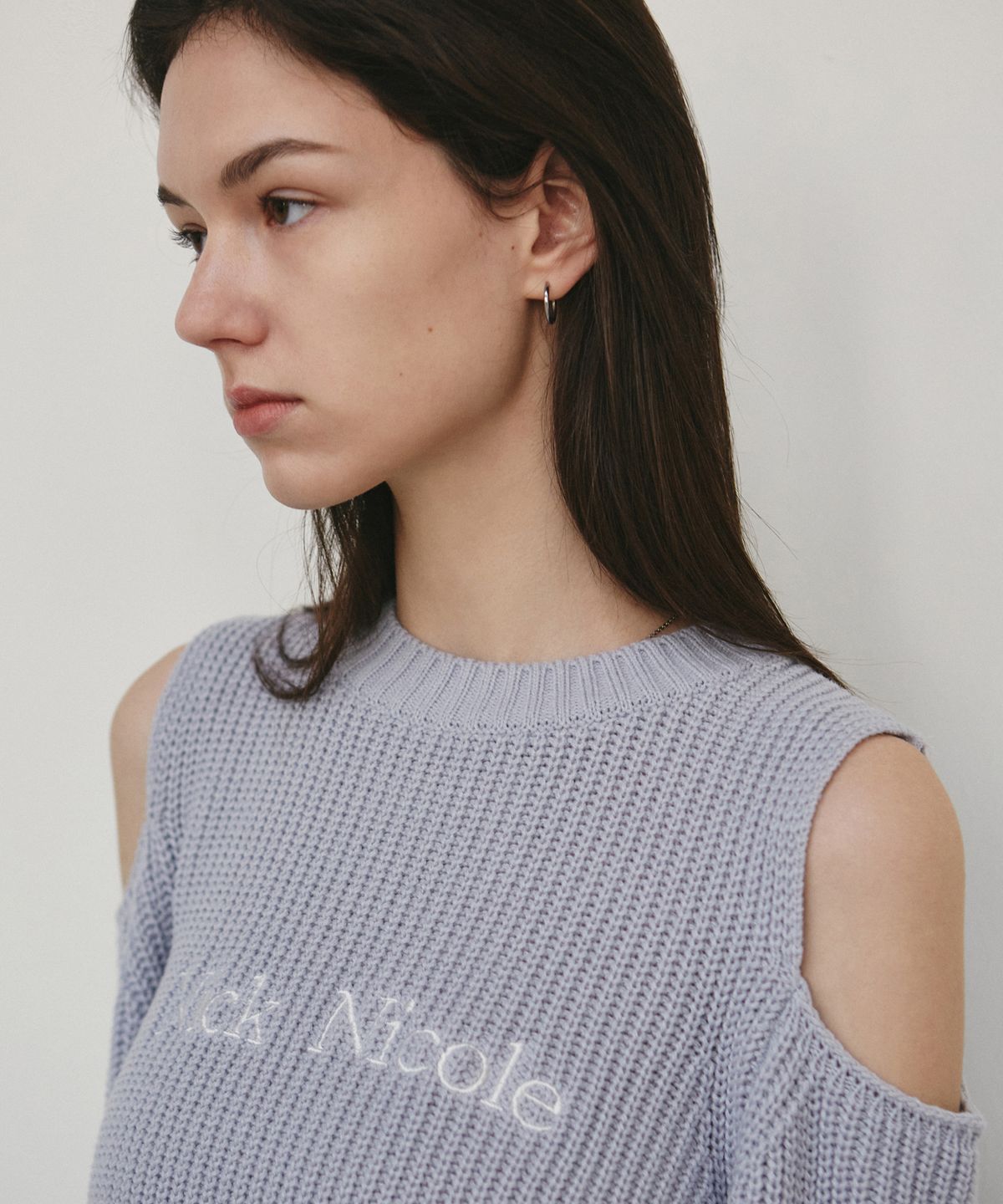 닉앤니콜(NICK&NICOLE) NICOLE CUT OUT CREW NECK KNIT_SORA