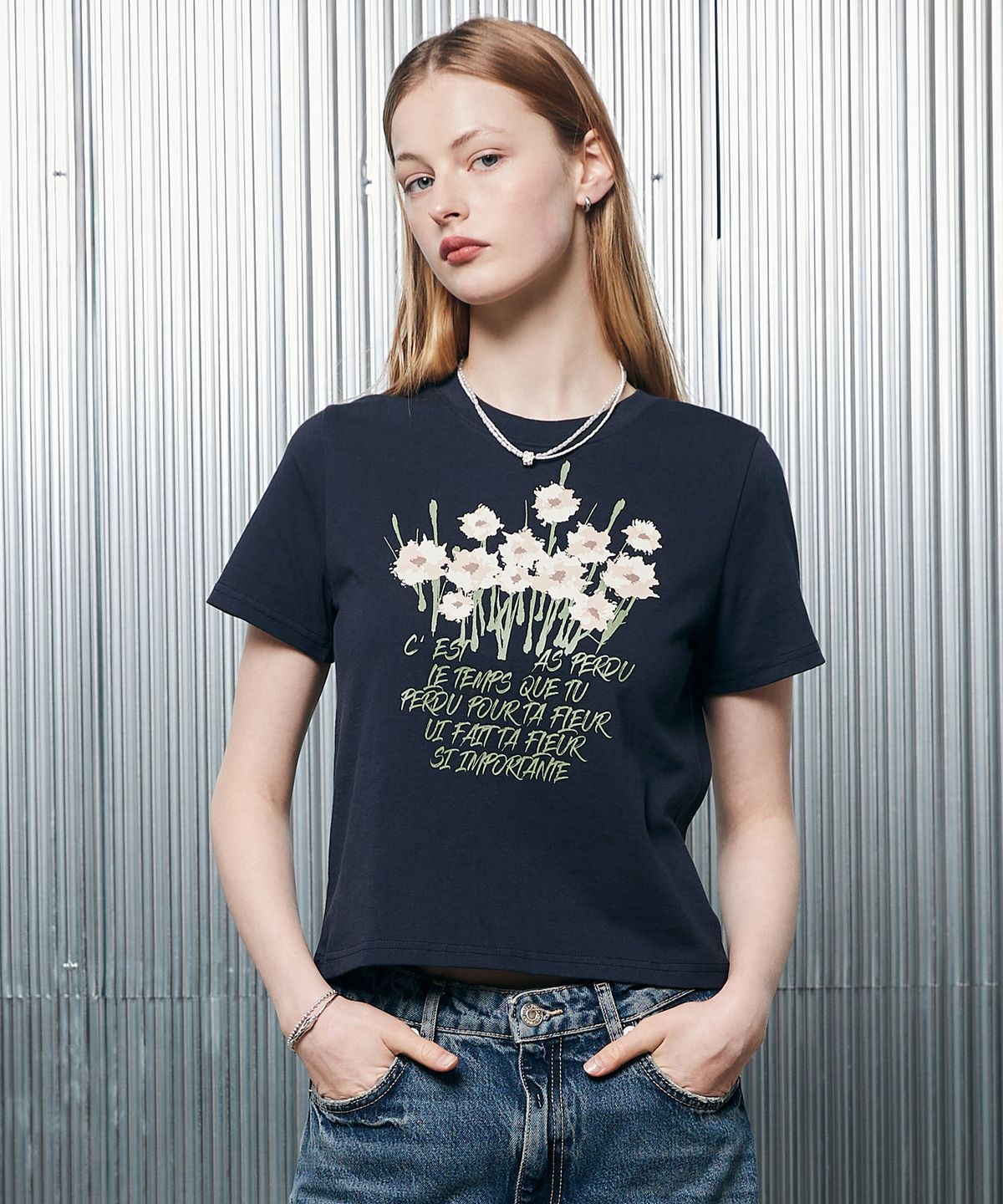라티젠(LARTIGENT) L2 GRASS FLOWER T-SHIRT(NAVY)