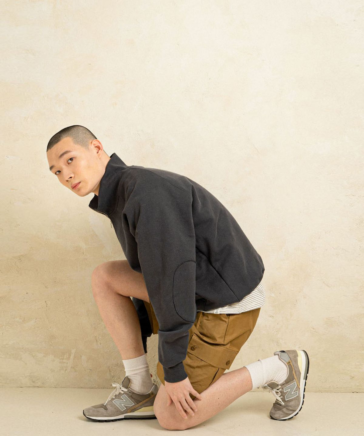 아우로(OURO) PATCHED HALF ZIPUP [ CHARCOAL ]