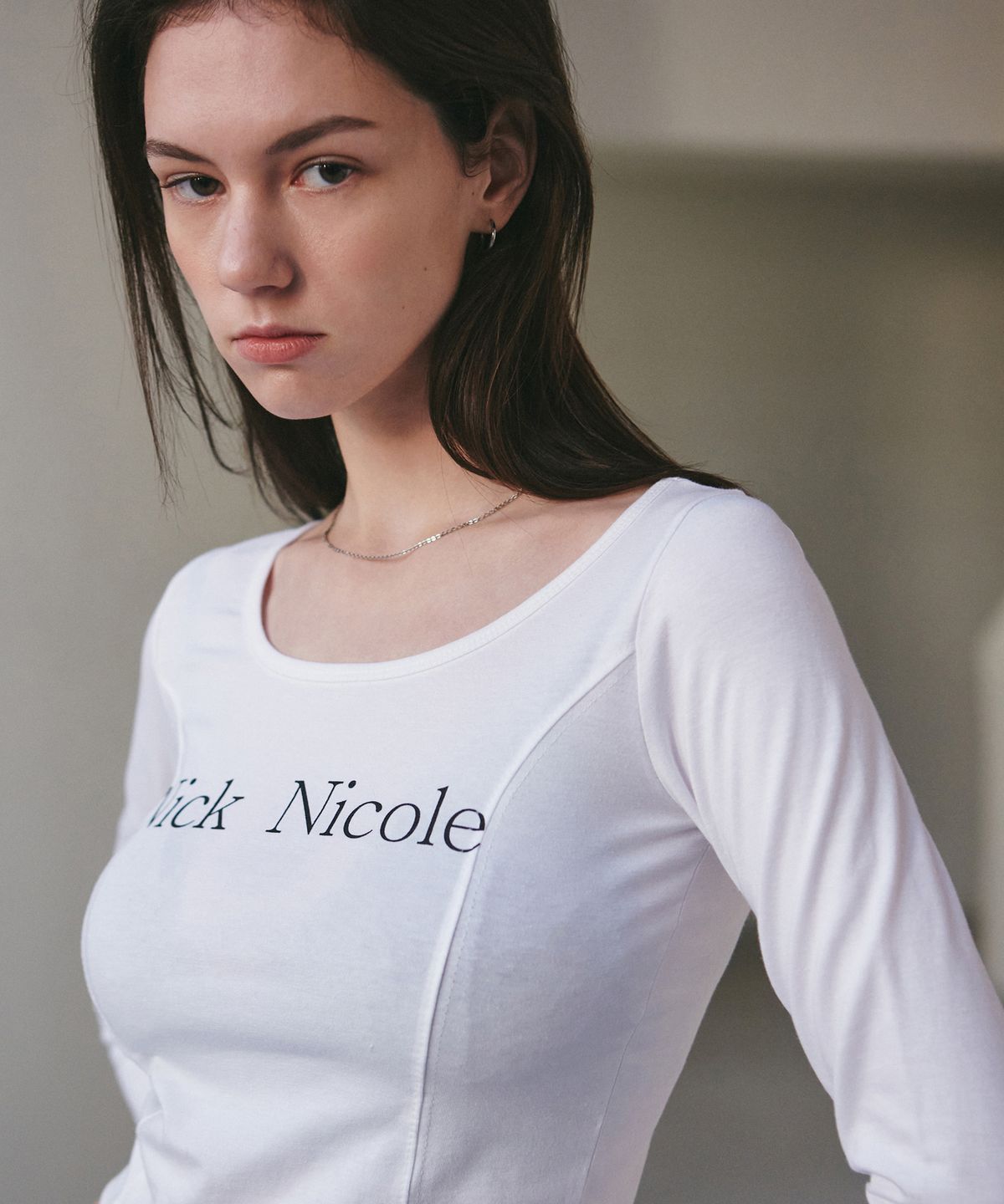 닉앤니콜(NICK&NICOLE) NICOLE CUTTING LINE CROP TEE_WHITE