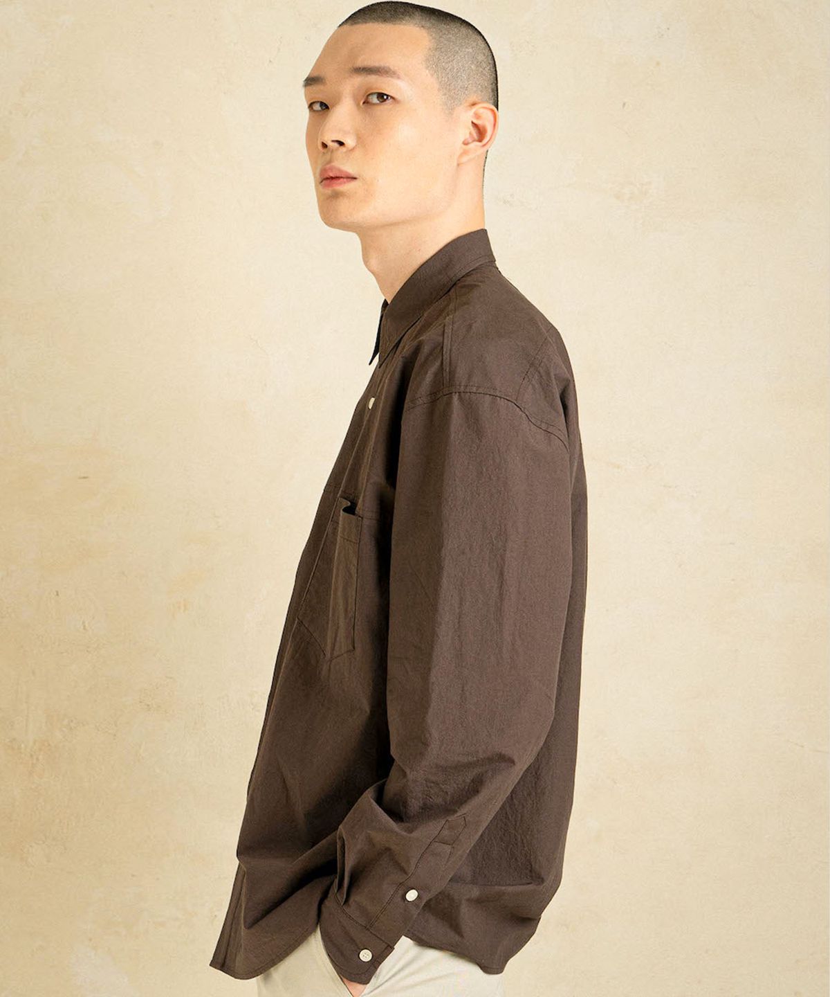 아우로(OURO) POCKET TUCK COTTON SHIRTS [ CHARCOAL ]